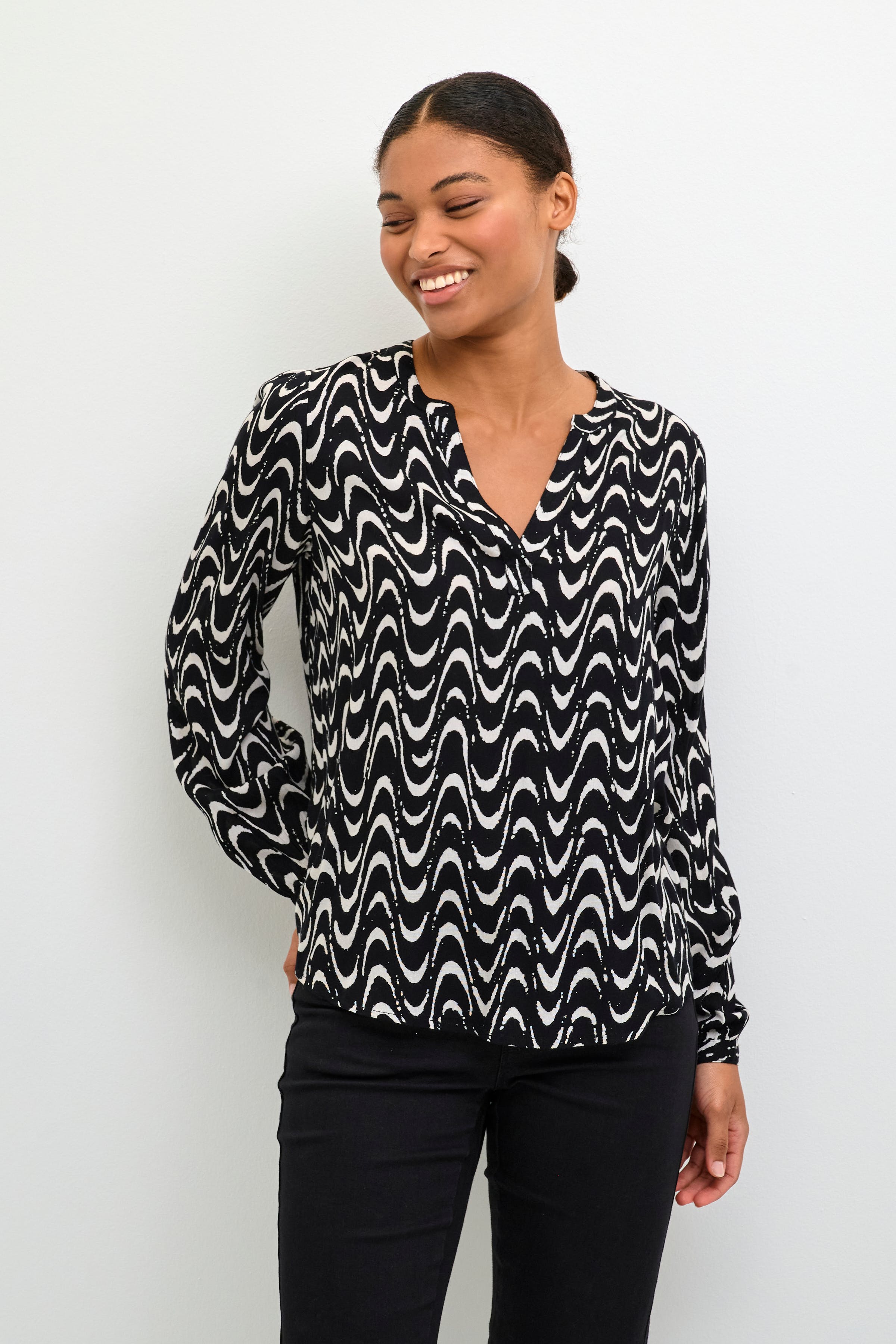 KAmira Blouse LOOKBOOK FRONT 10508287-105320