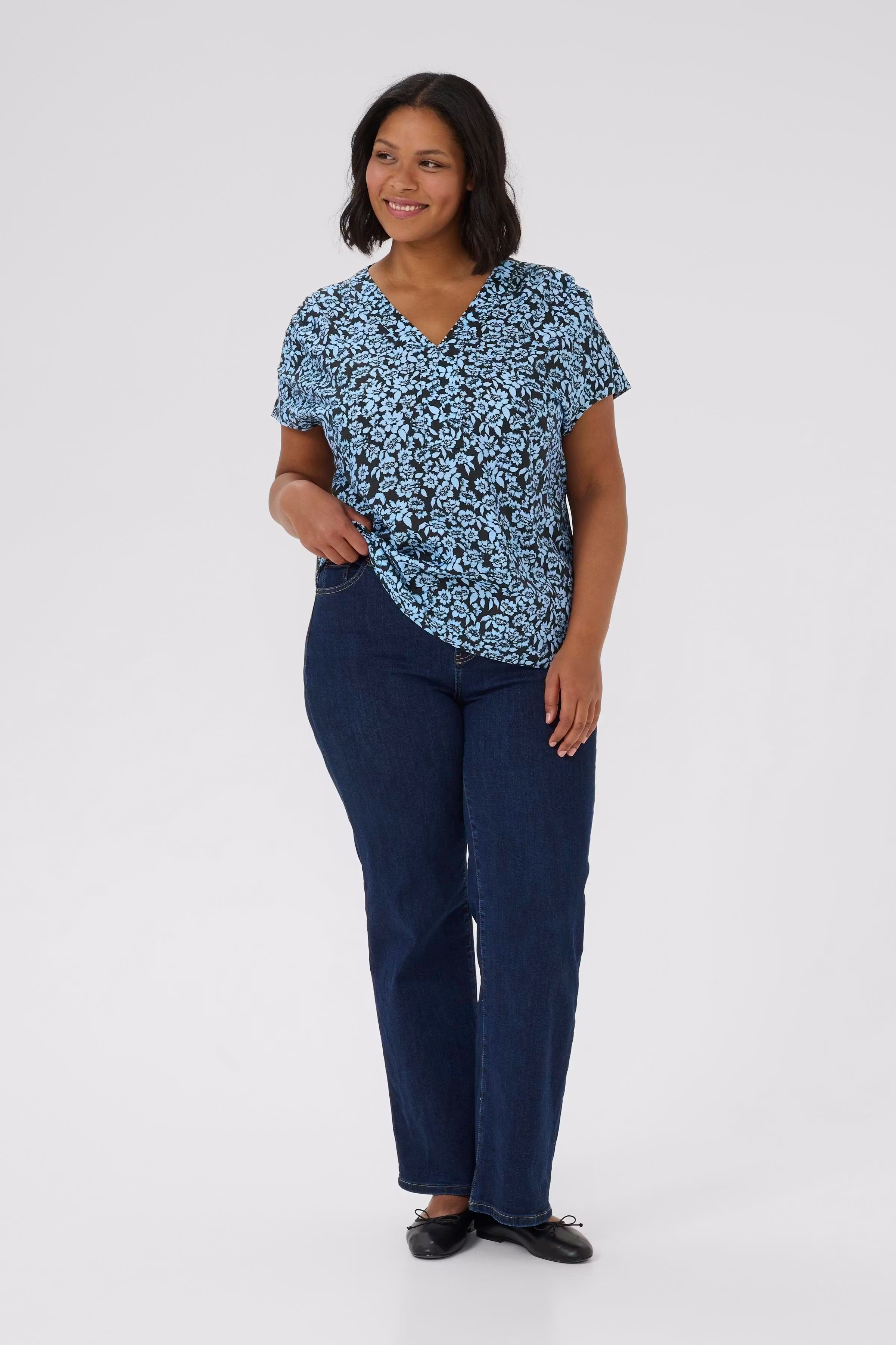 KCamina Bluse LOOKBOOK FRONT 10583445-107720