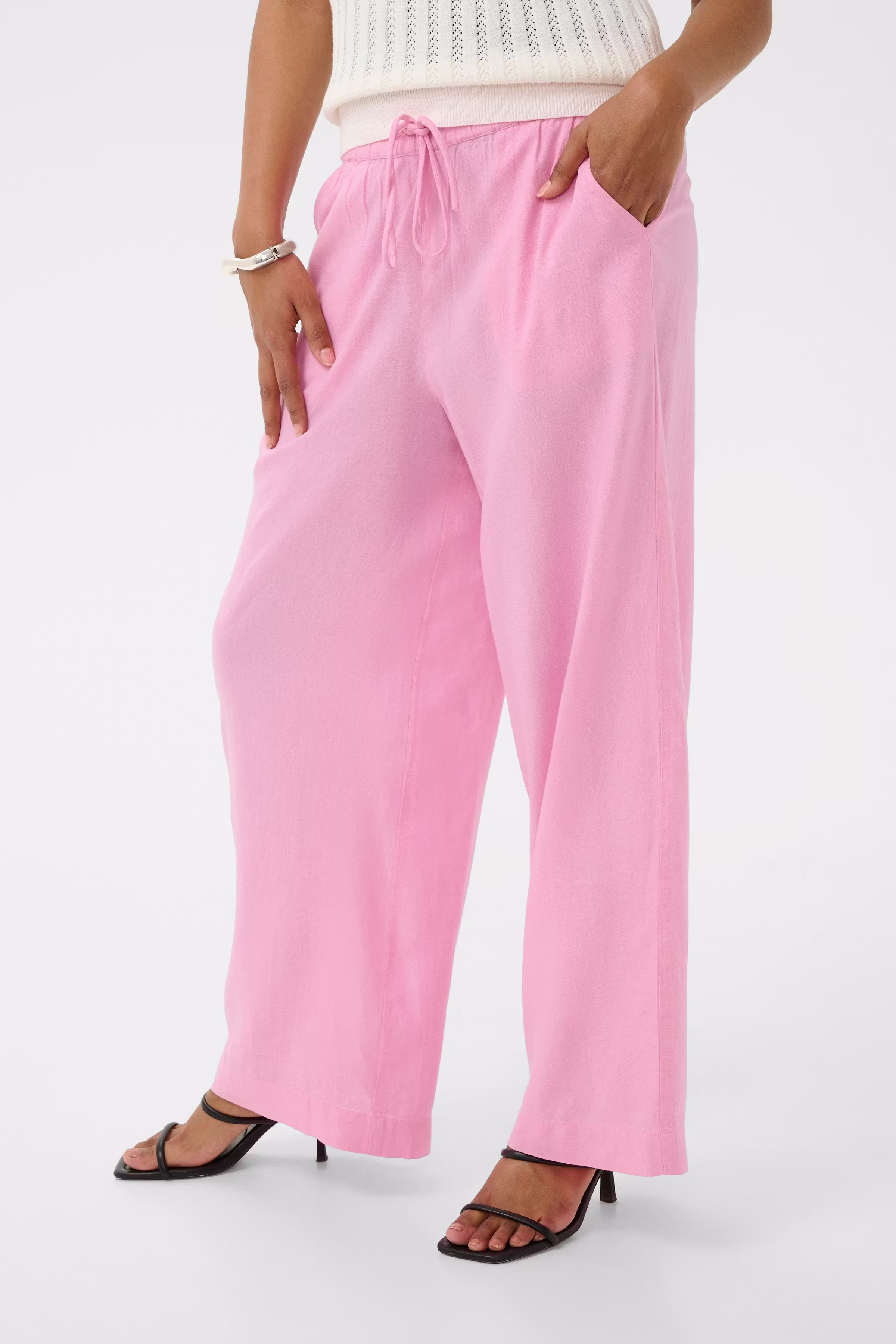 KAmilia Trousers LOOKBOOK FRONT 10511467-152218