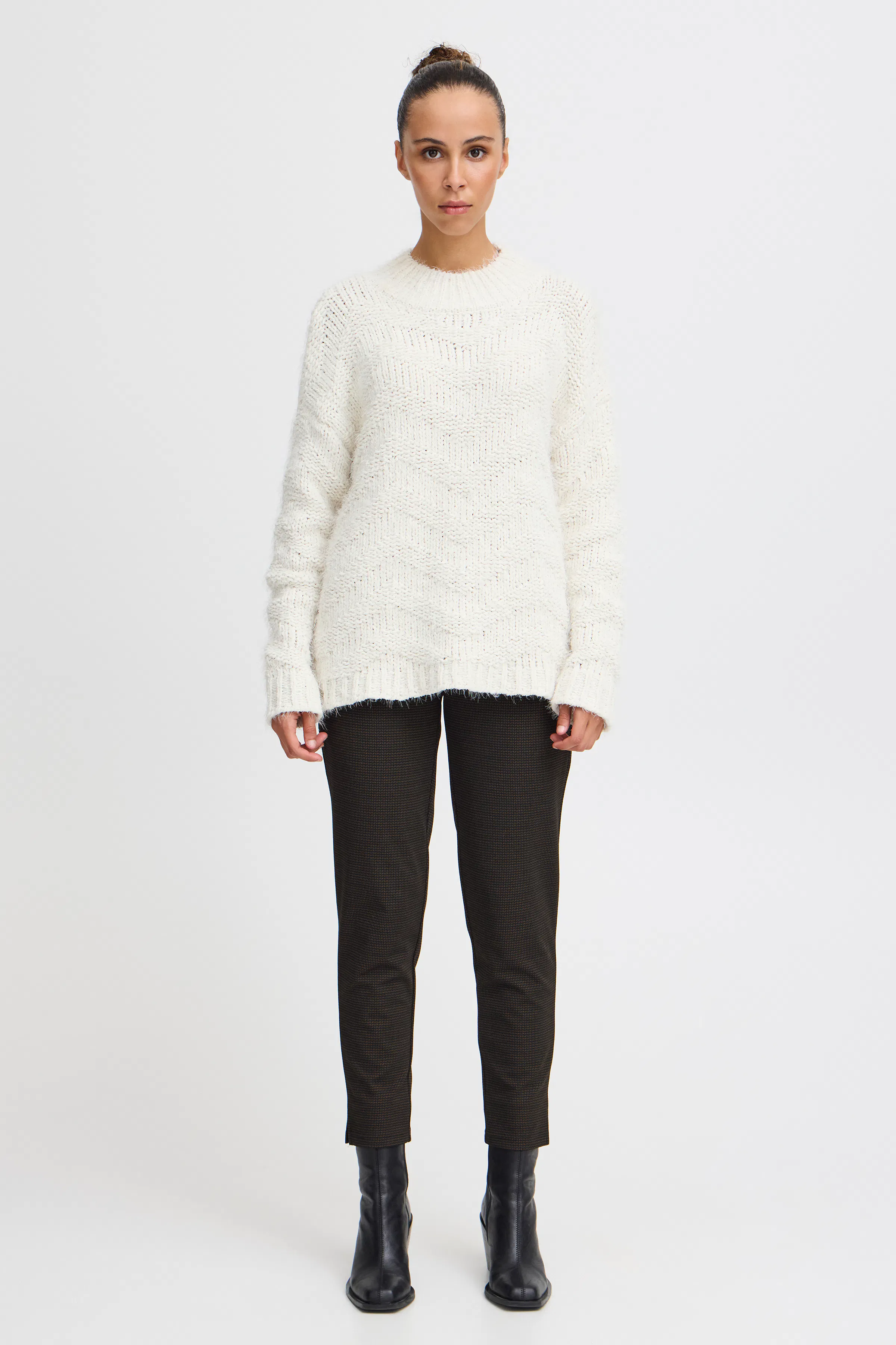 IHADELINE Pullover LOOKBOOK FRONT 20121904-130905