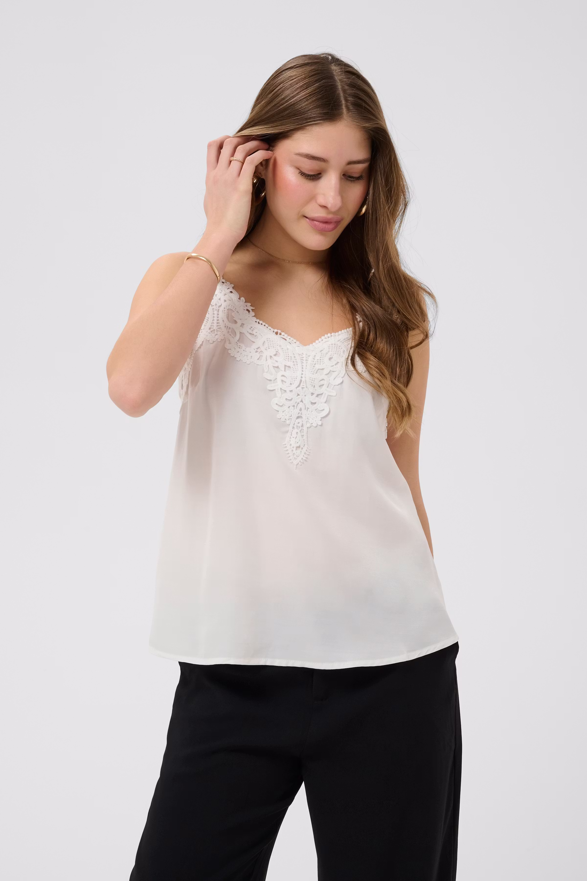 CRAnna Top LOOKBOOK FRONT 10611224-110602