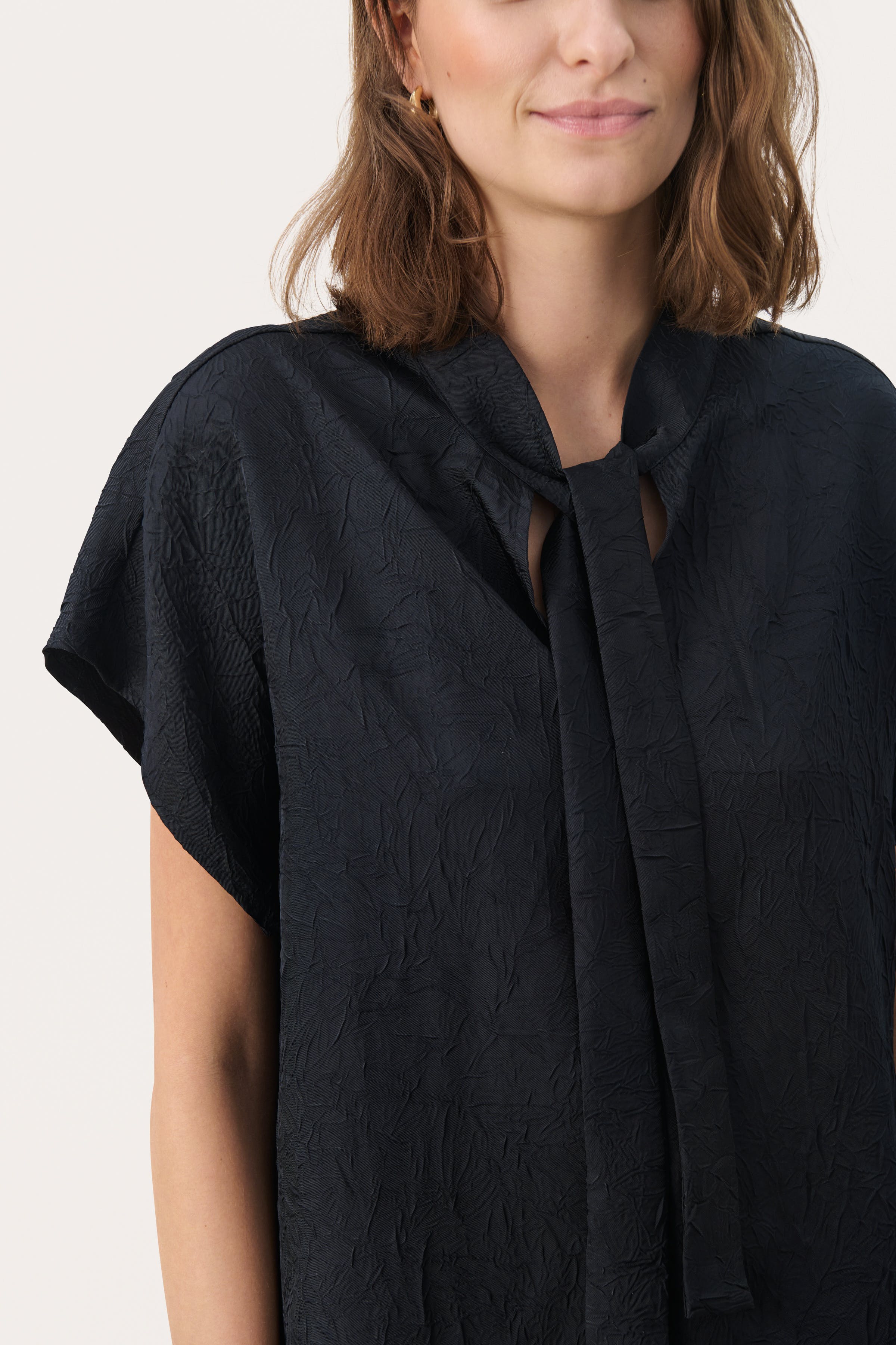 EstefaniaPW Short-sleeved blouse with a bow LOOKBOOK DETAIL 30308490-194013