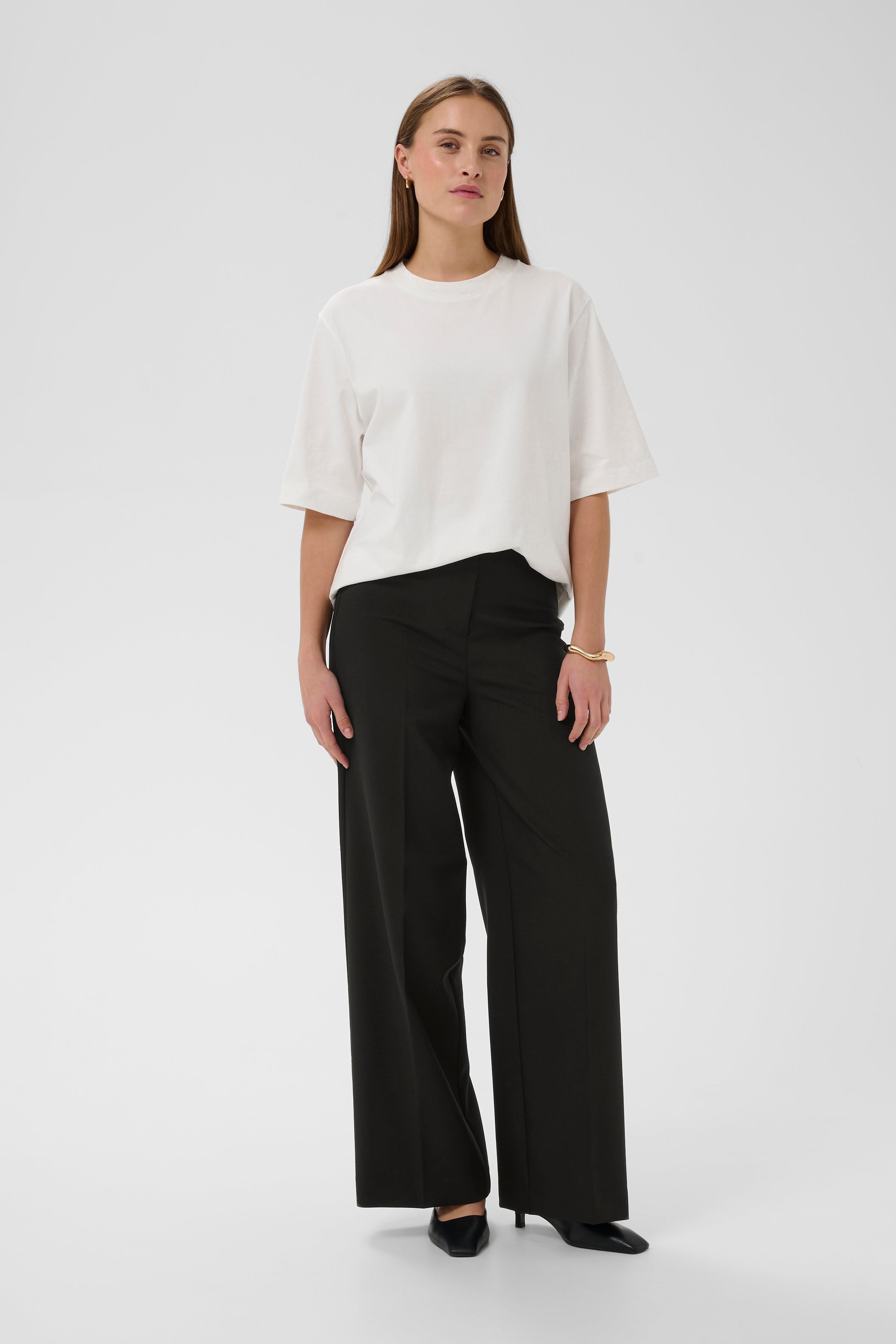 SLCorinne Wide Byxor LOOKBOOK FRONT 30407228-40050