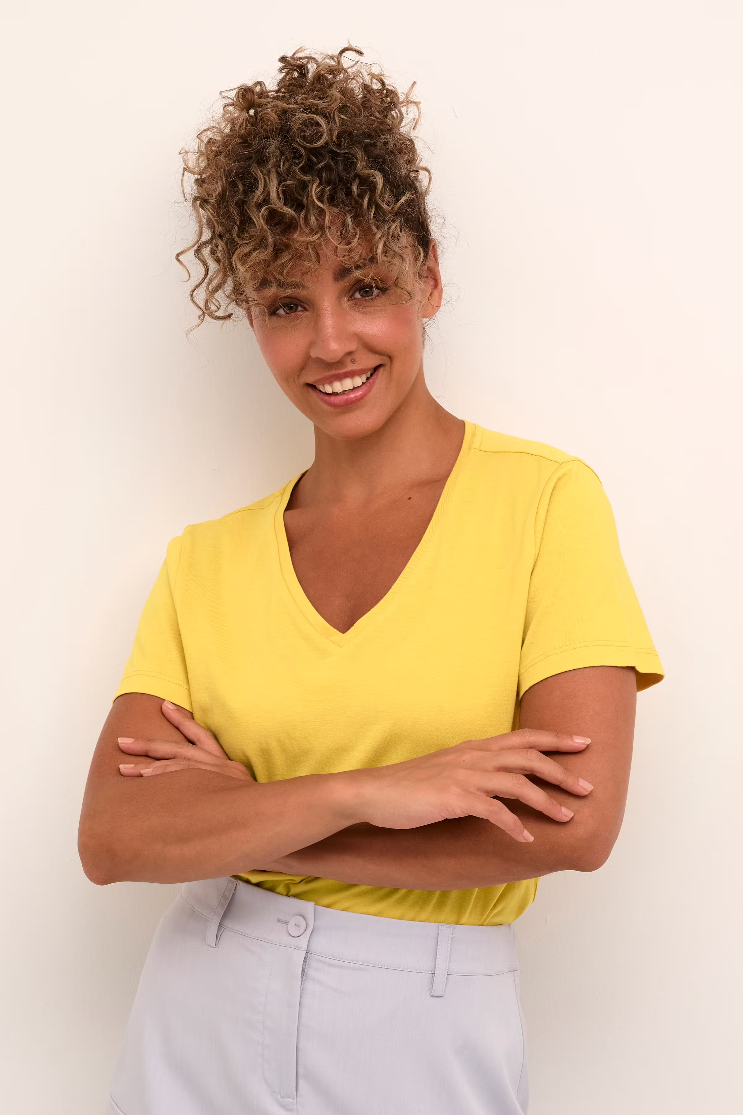 Naia T-shirt LOOKBOOK FRONT 10604508-140837