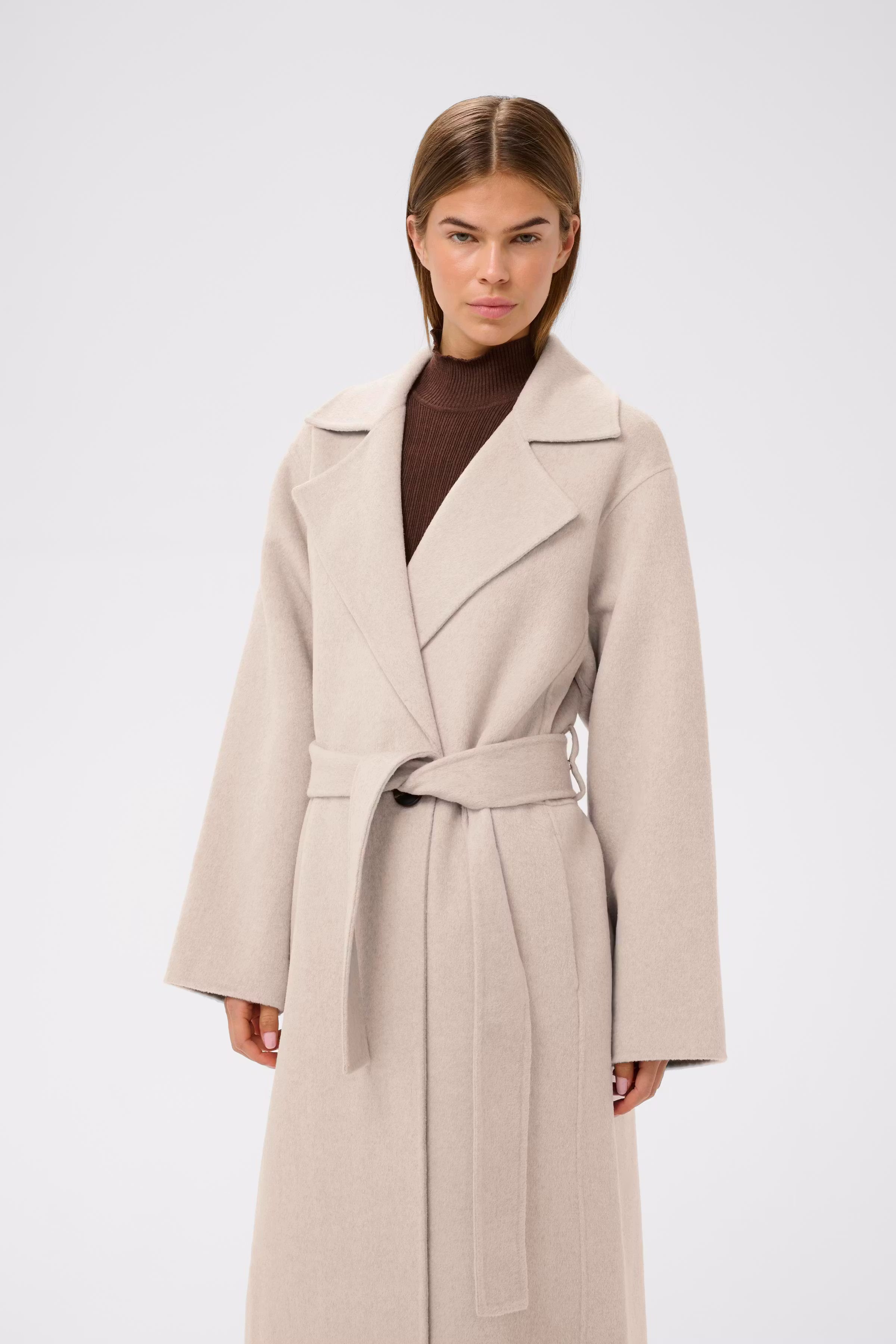 YillaIW Mantel LOOKBOOK FRONT 30110608-300002