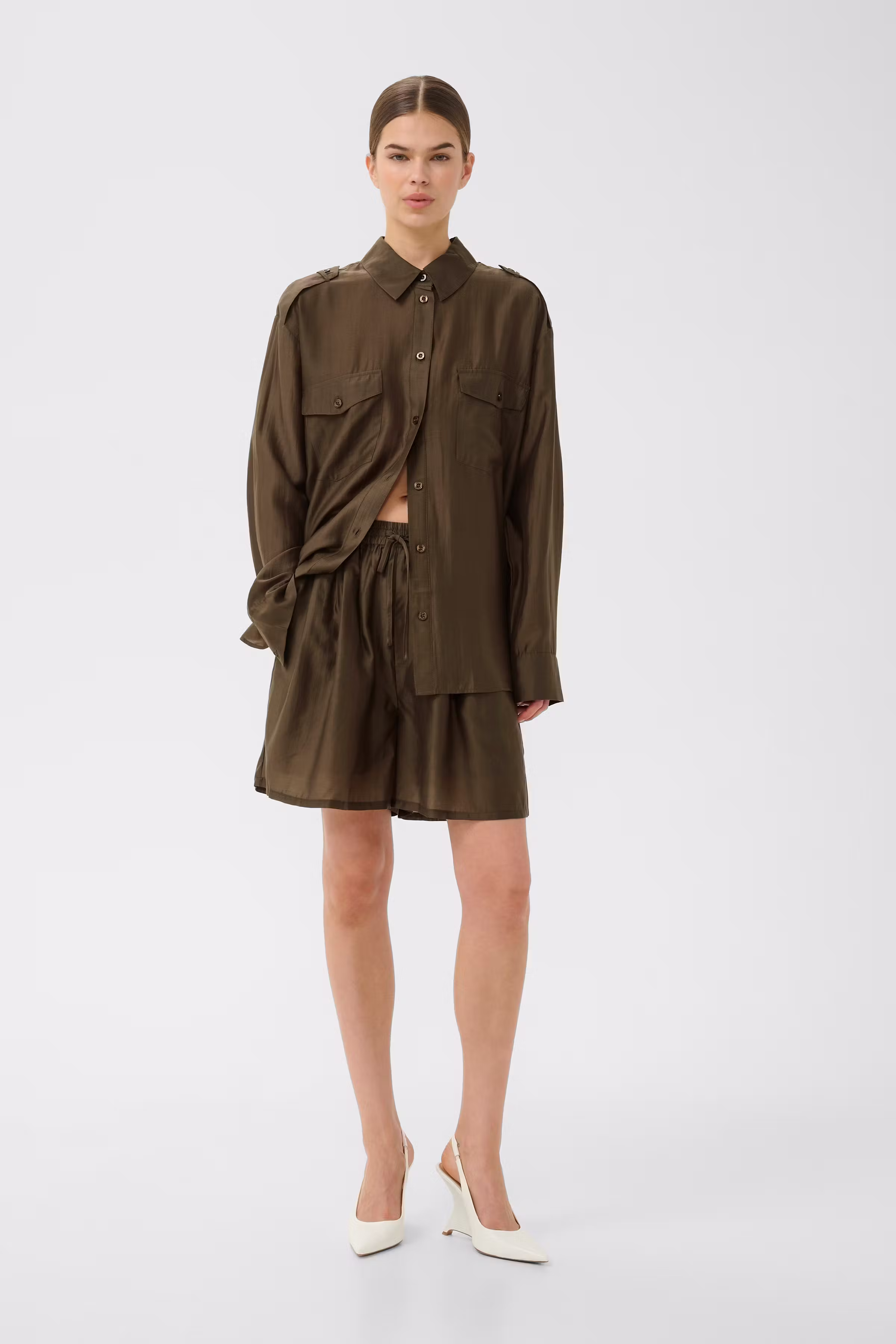GZsiora Shorts LOOKBOOK FRONT 10911173-190916