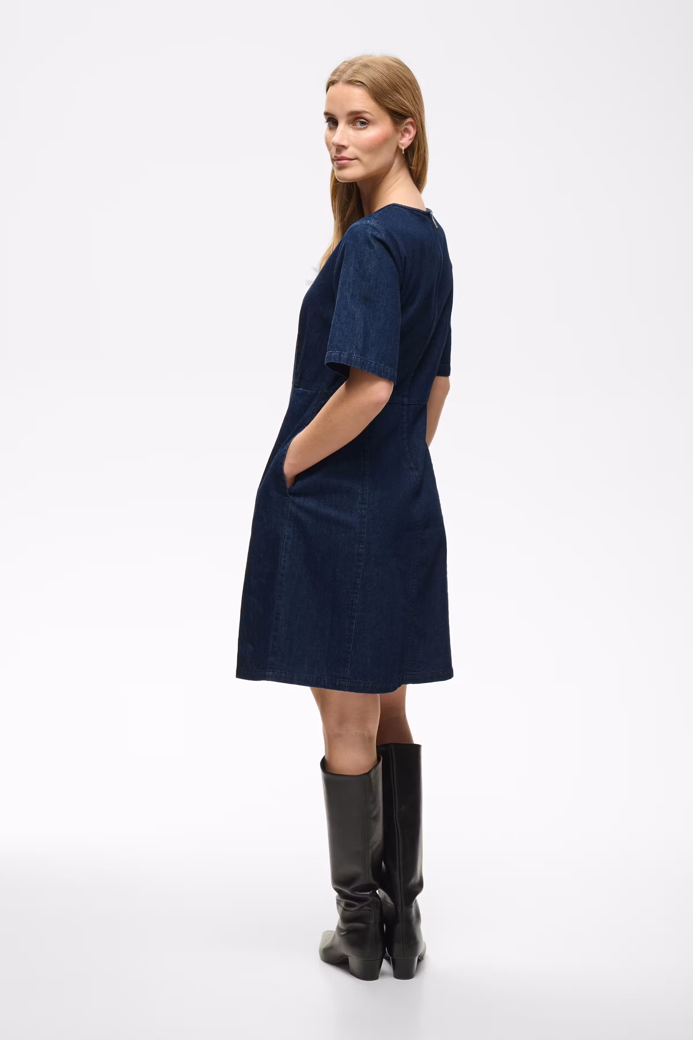 CarreraPW Kjole LOOKBOOK BACK 30310753-300158