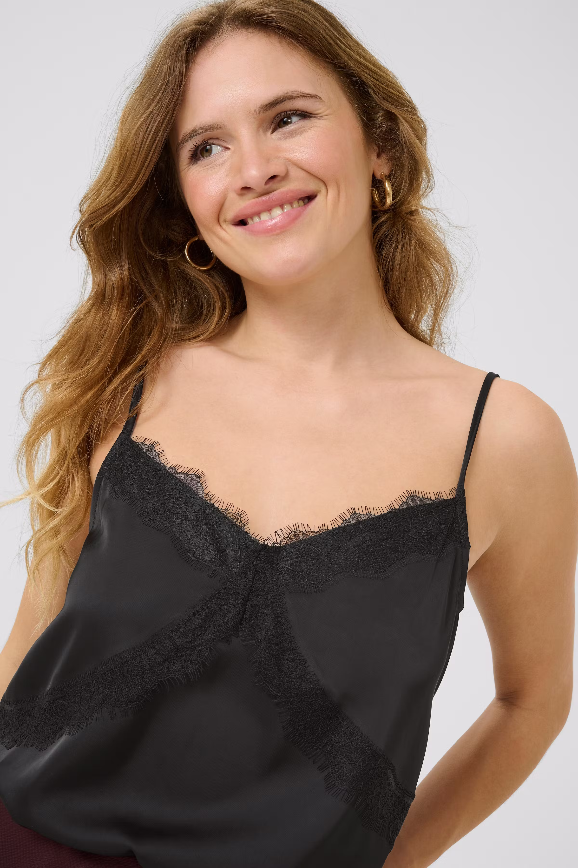 KAhilda Top LOOKBOOK DETAIL 10510349-100121