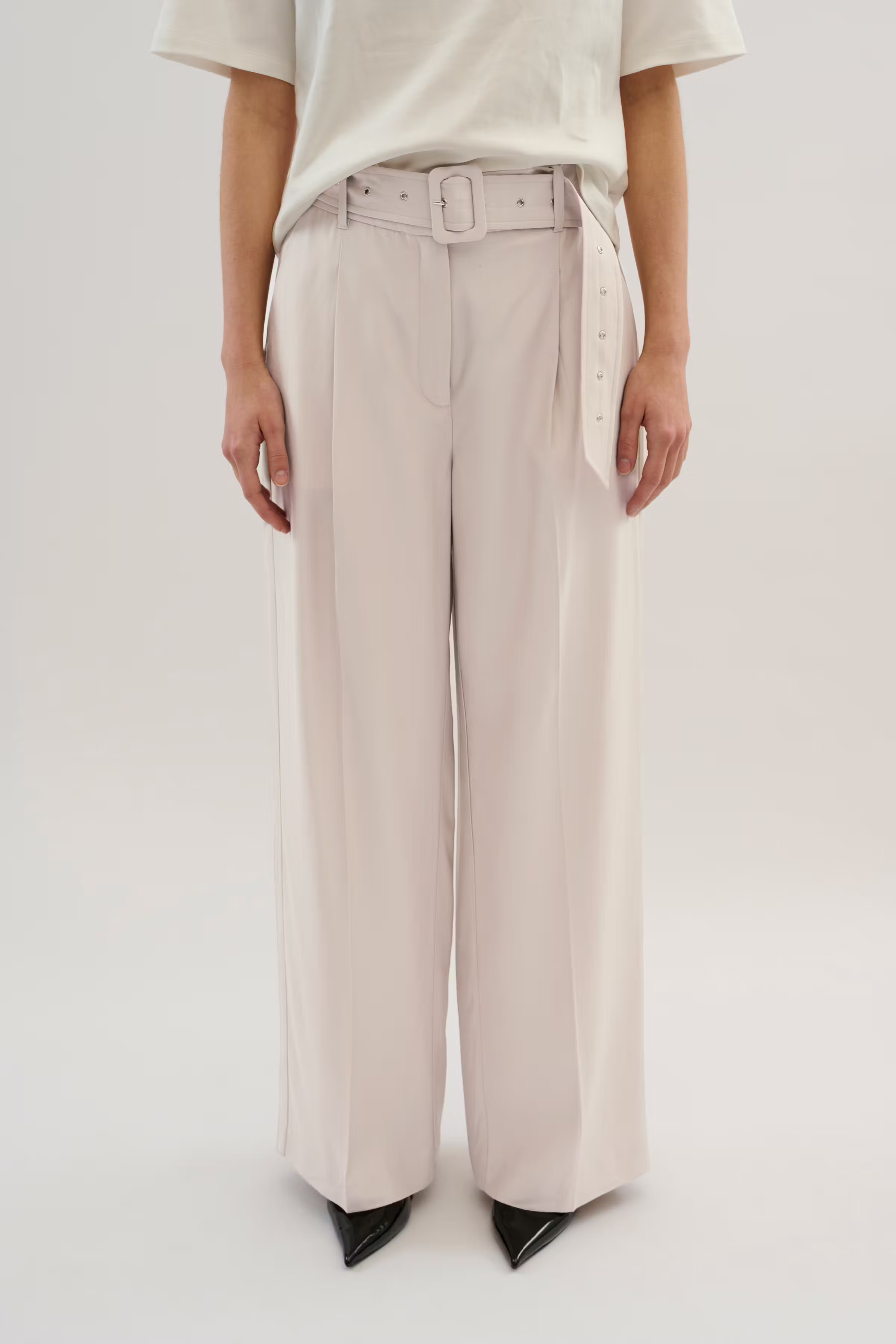 KBPriscilla Trousers LOOKBOOK FRONT 10105042-154502