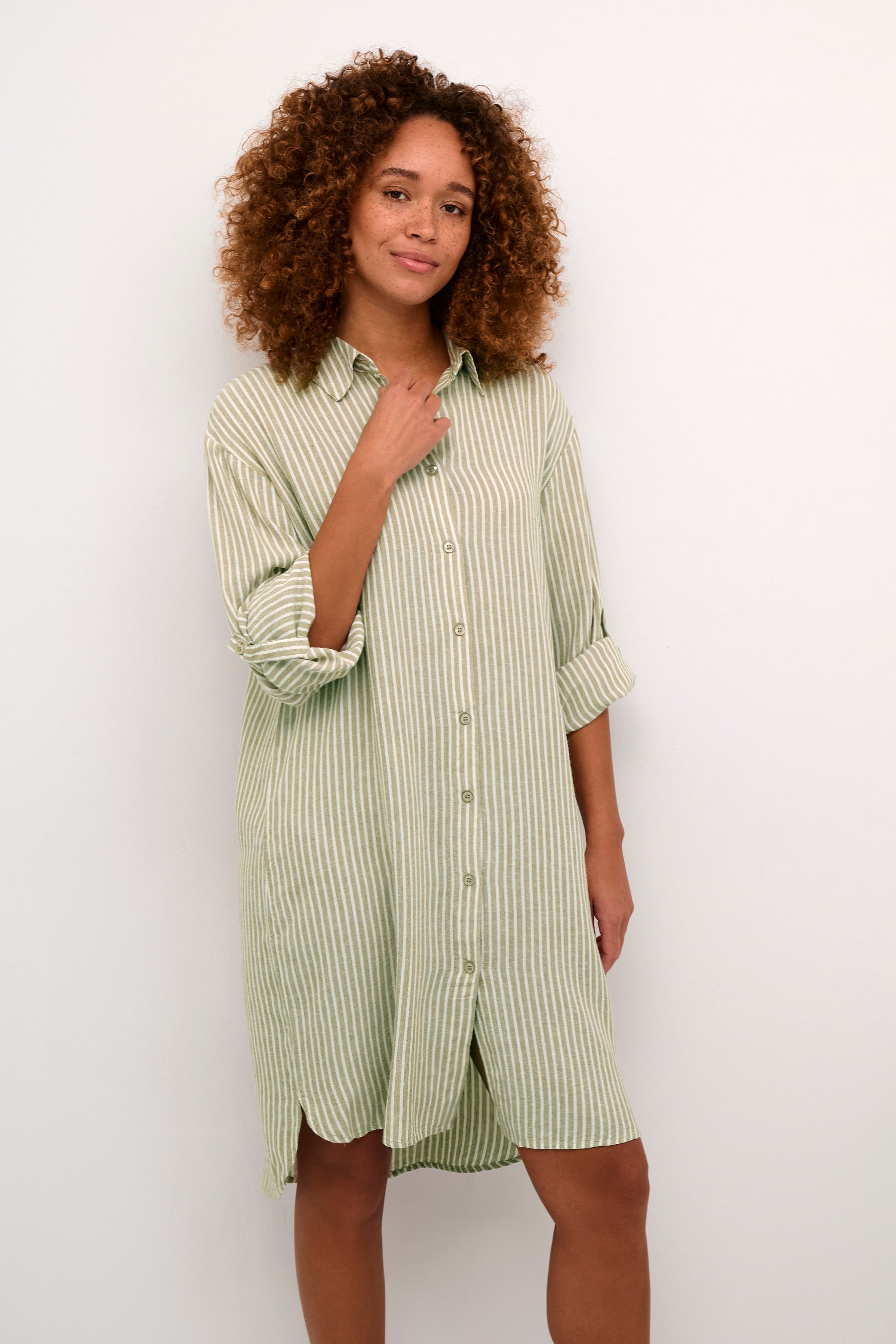 KAmilia Linne skjorta LOOKBOOK FRONT 10508311-105466