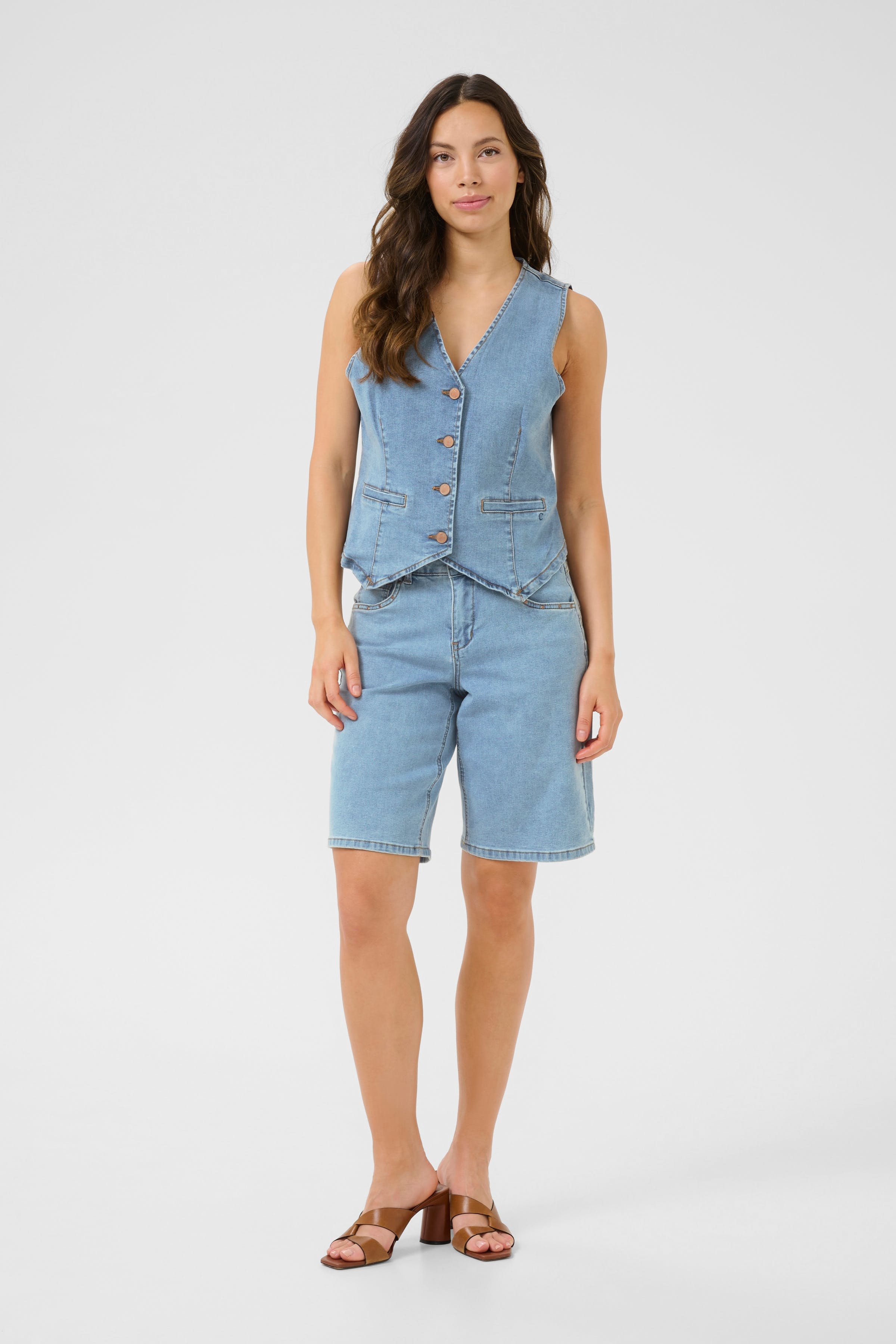 CRAlma Denim Weste LOOKBOOK FRONT 10613772-107653