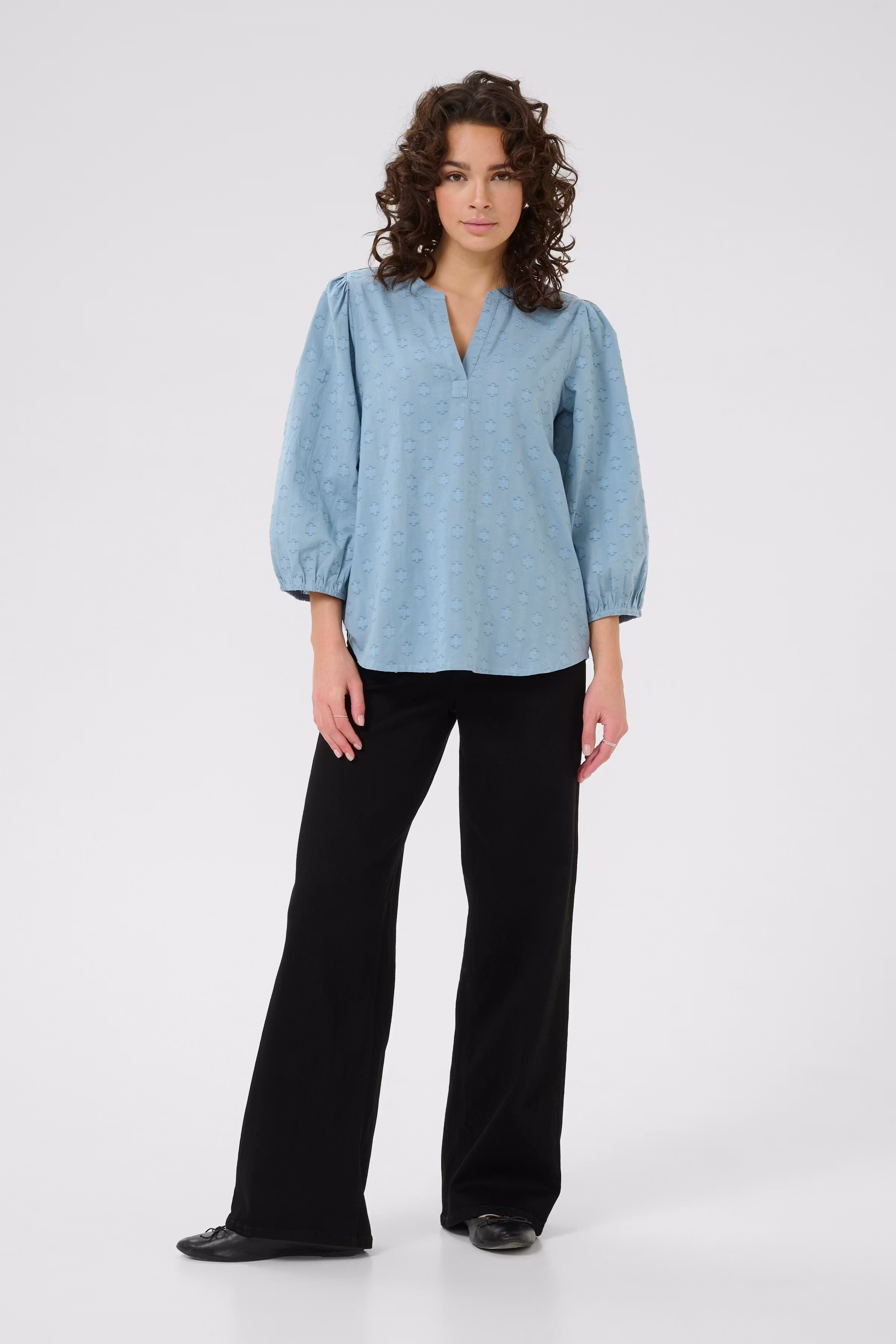 KAenya Blouse LOOKBOOK FRONT 10510755-174018