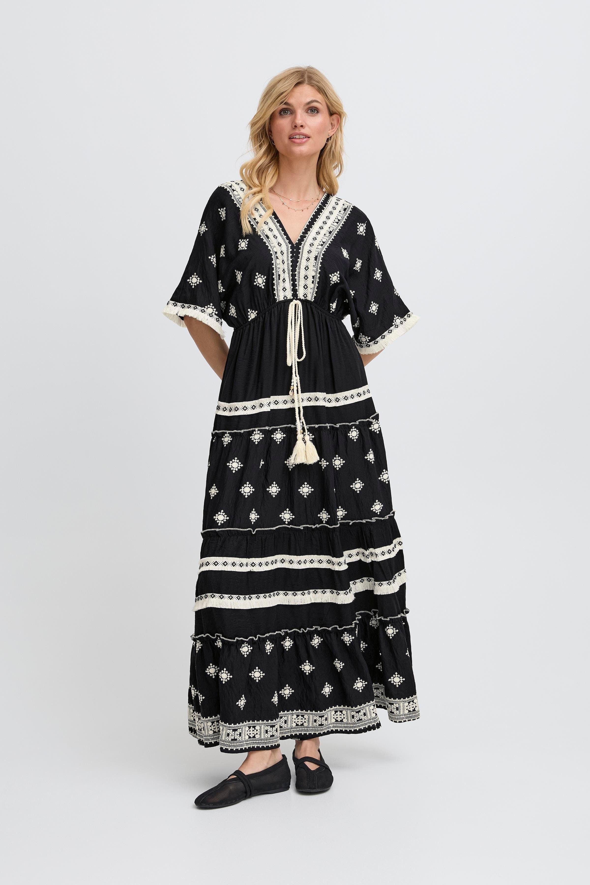 SBGOLA Kleid LOOKBOOK FRONT 22100959-190303