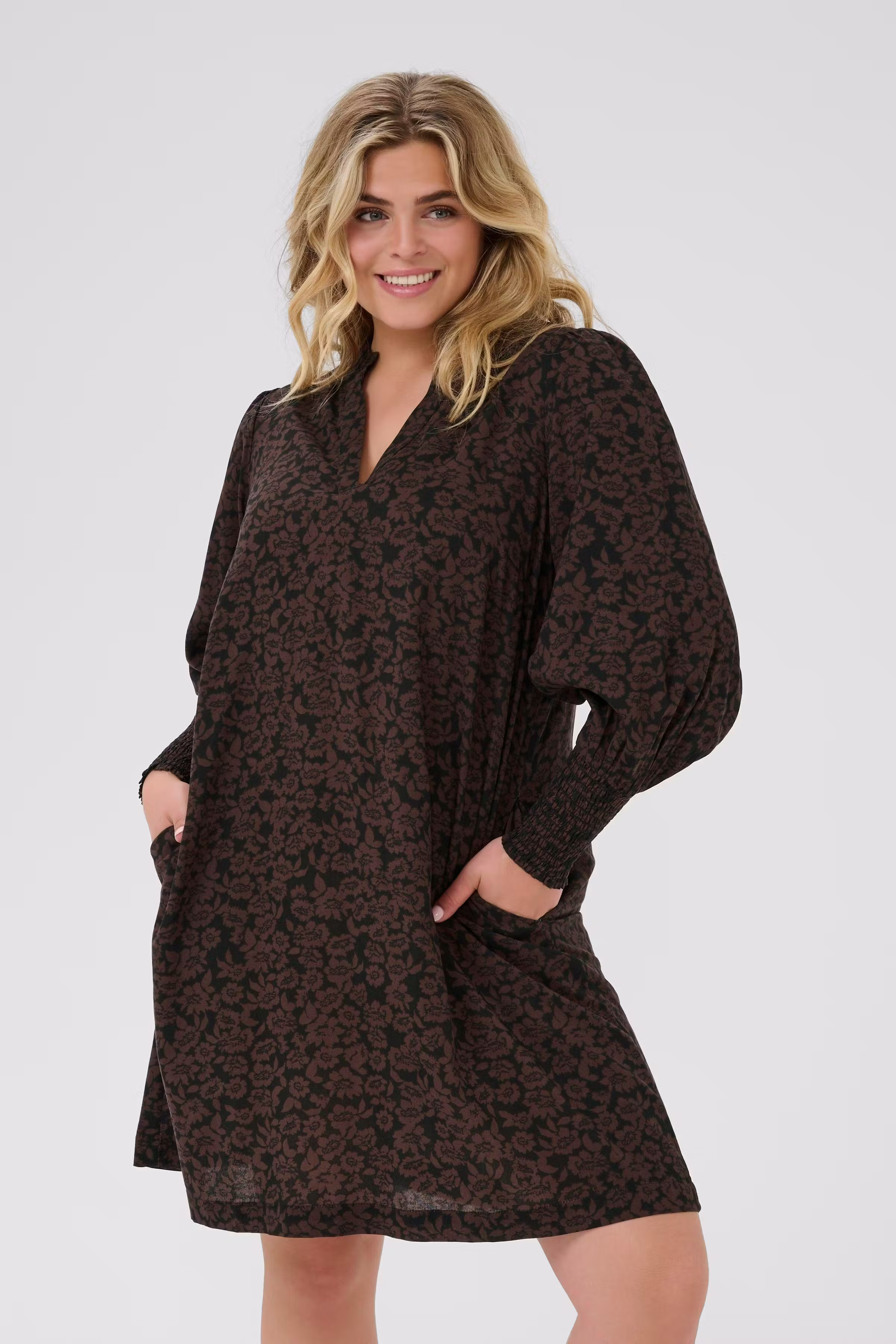 KCbella Dress LOOKBOOK FRONT 10582489-107734