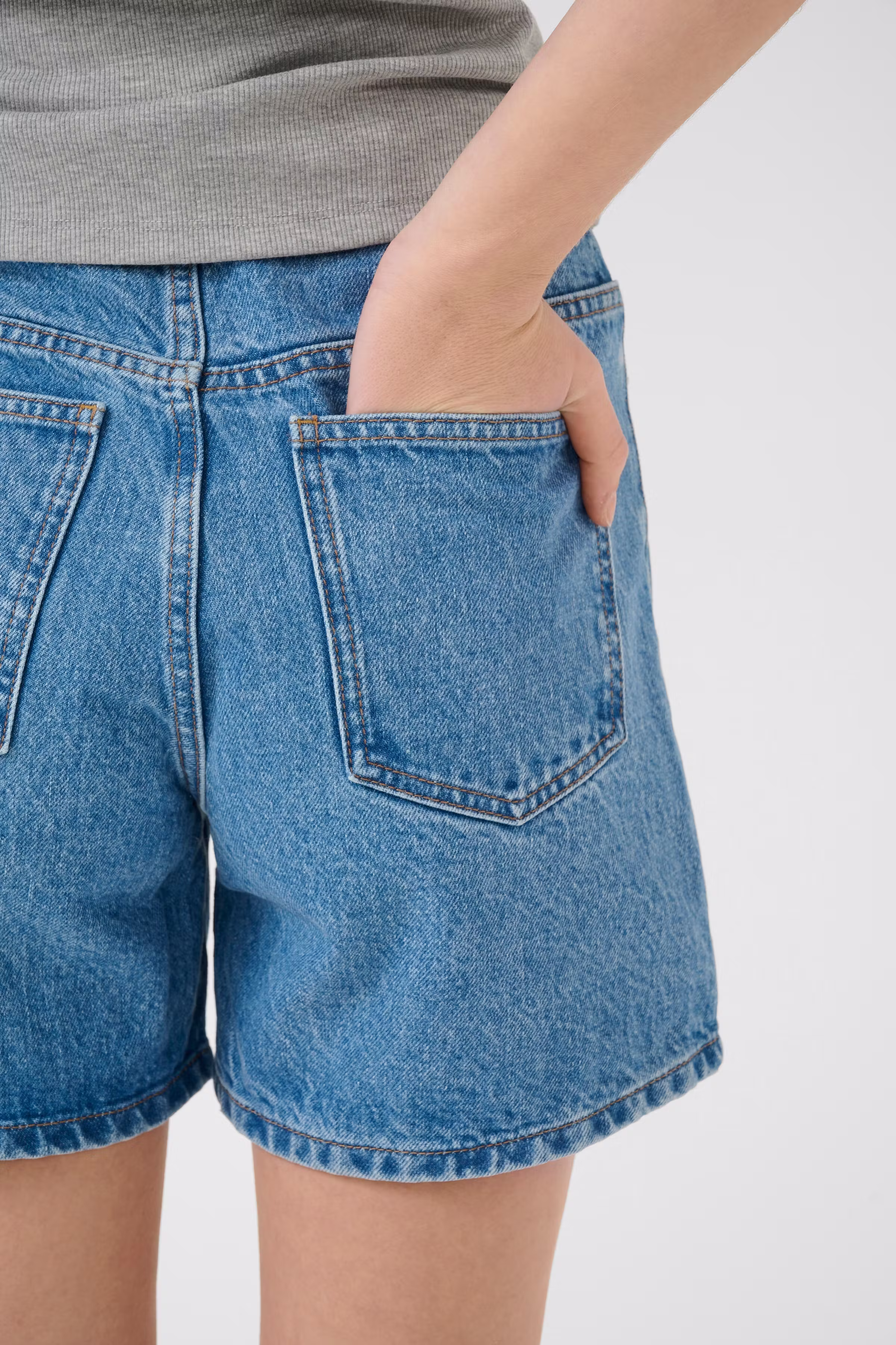 GZdena Shorts LOOKBOOK DETAIL 10910525-101120