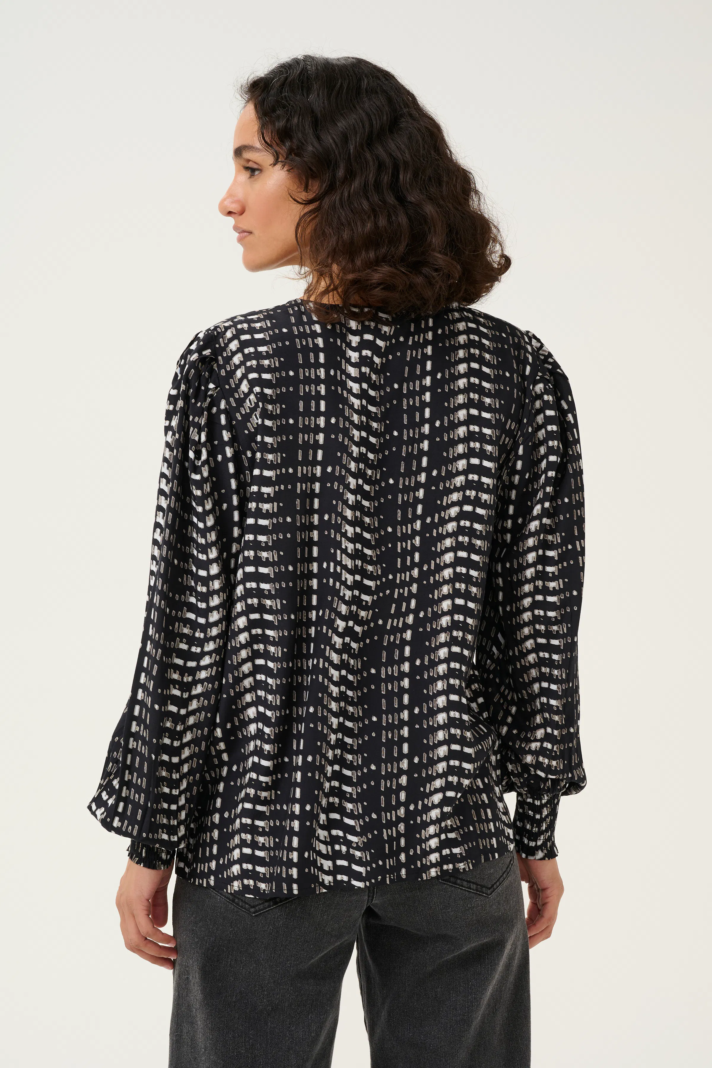 KAalice Bluse LOOKBOOK BACK 10509405-106972