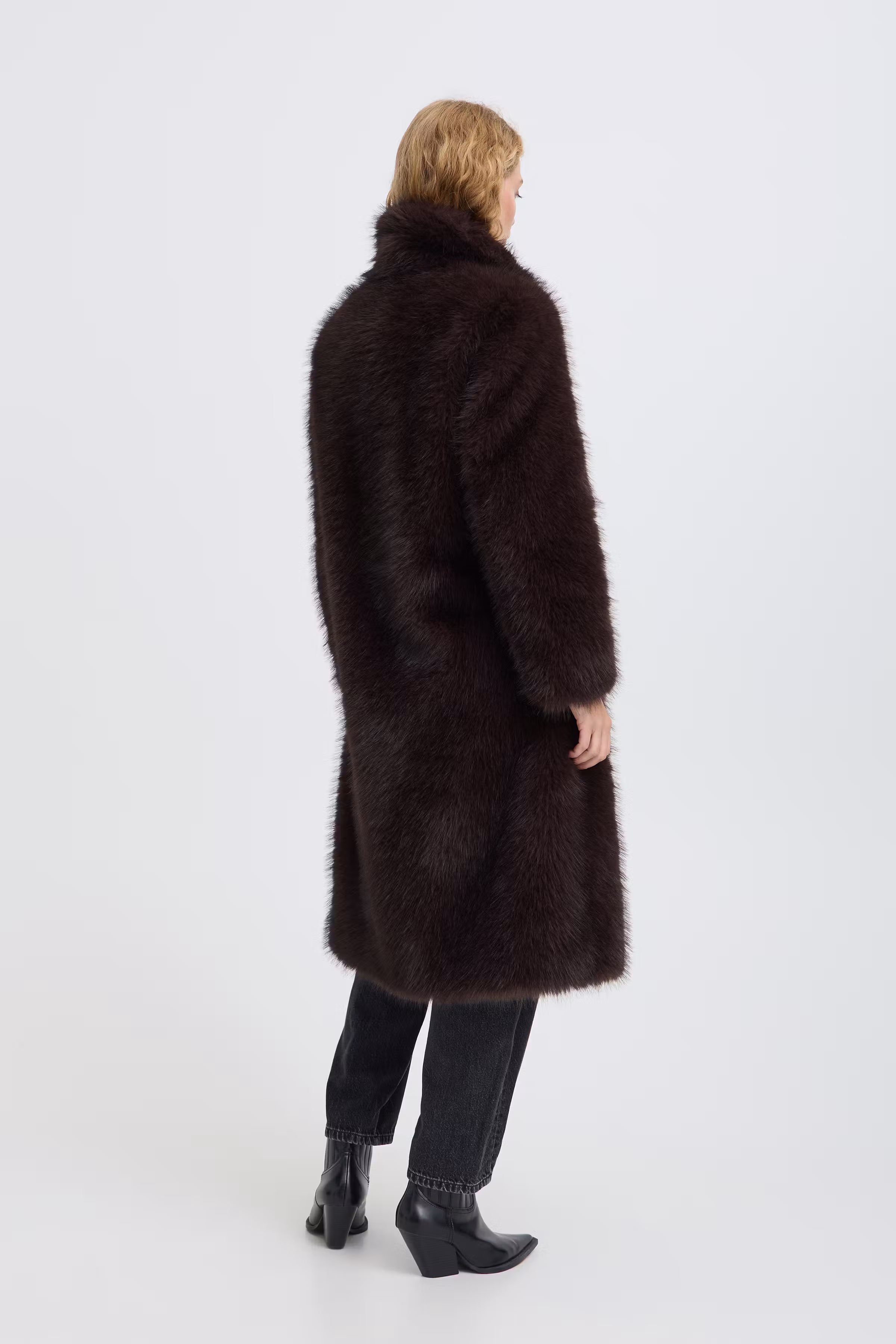 BYAKAJA Mantel LOOKBOOK BACK 20819785-191016