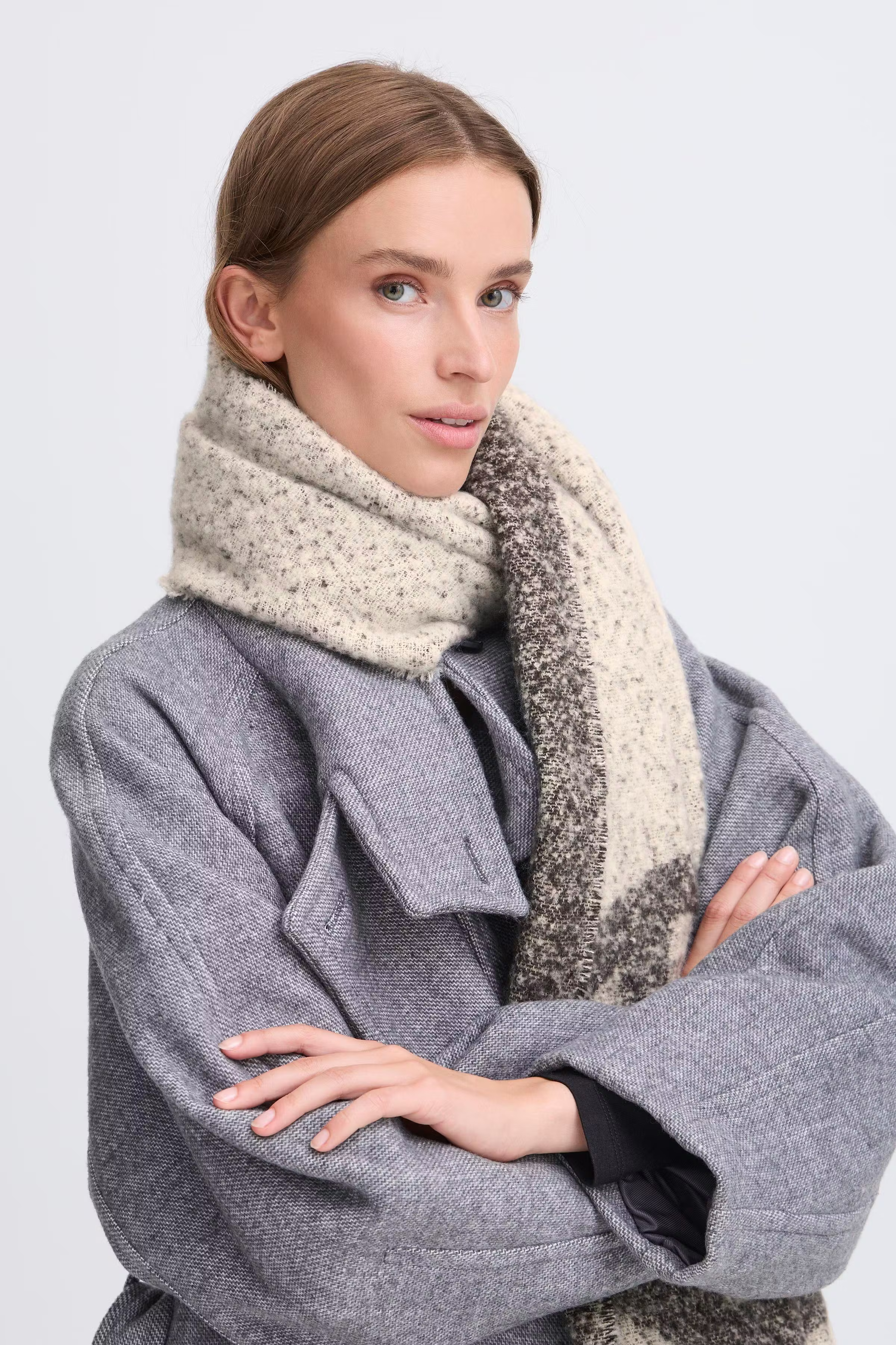 IALEGINA Sjaal LOOKBOOK DETAIL 20119807-194008