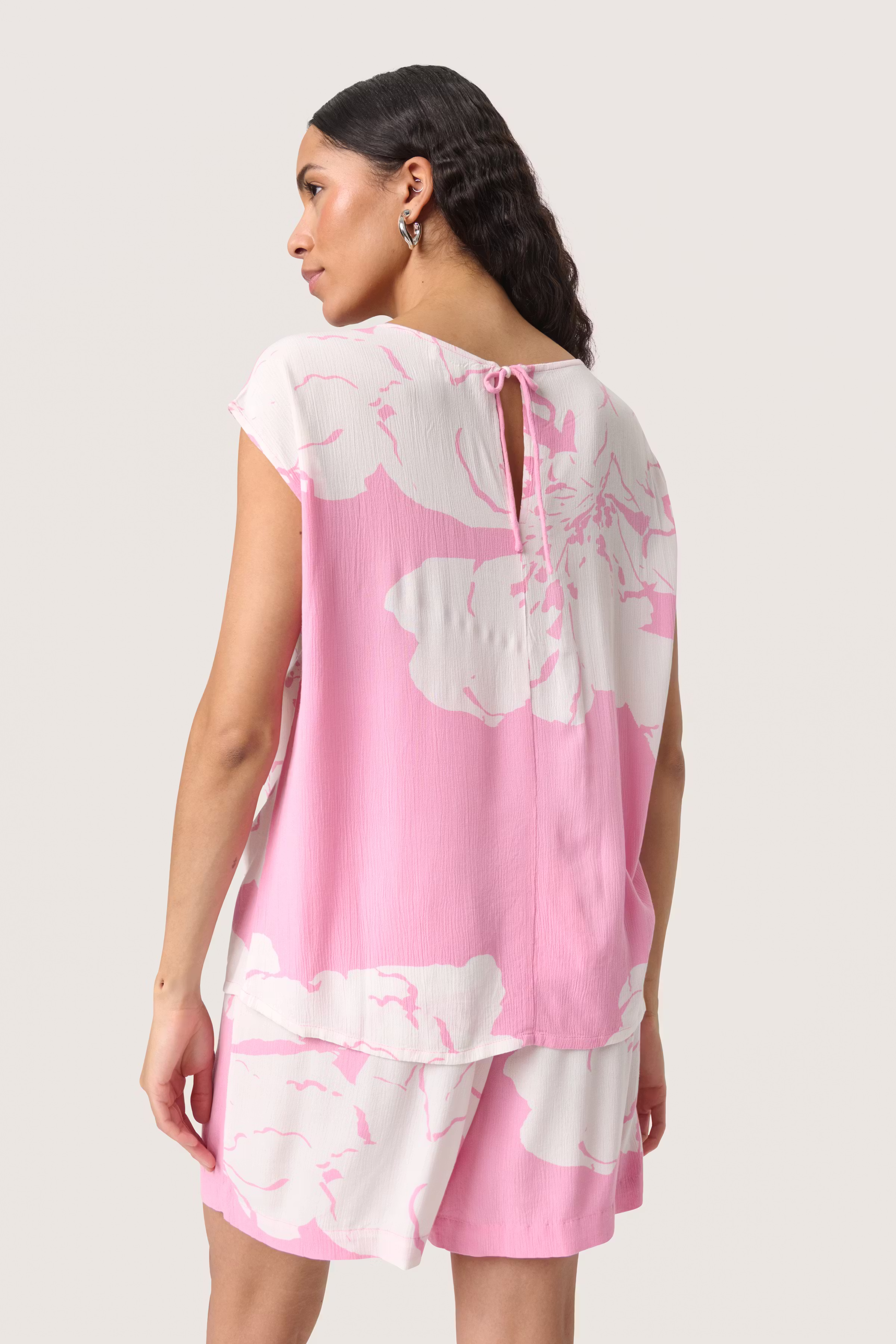 Zaya Blouse LOOKBOOK BACK 30403130-303722