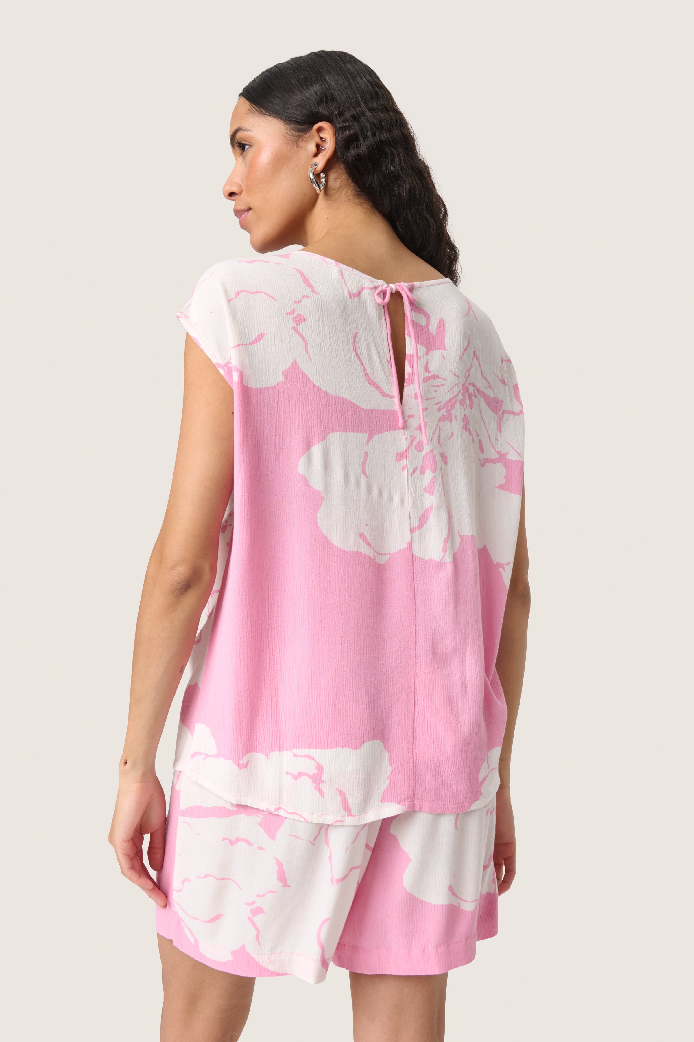 Zaya Blouse LOOKBOOK BACK 30403130-303722