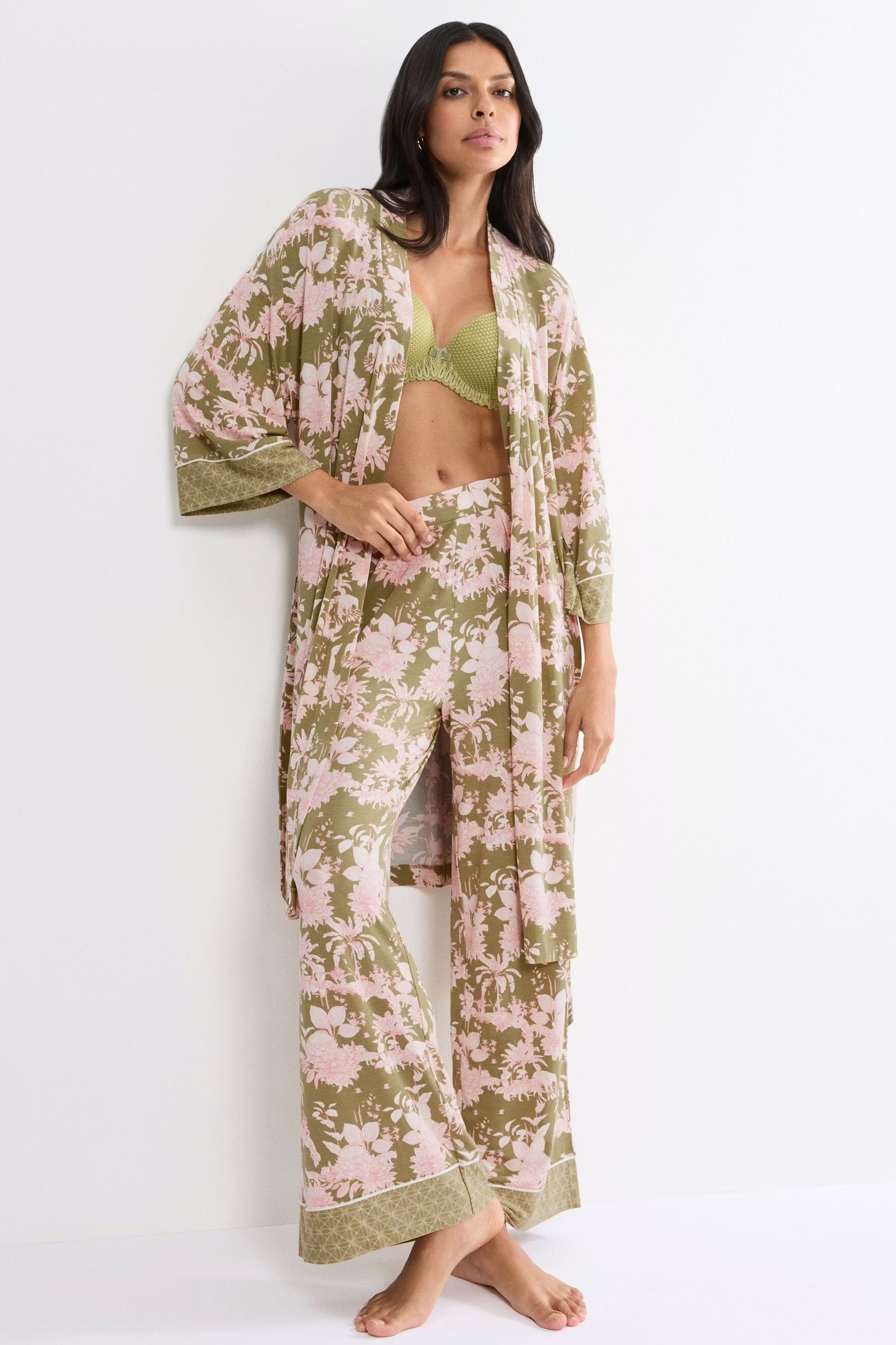 Triumph Nachtmode LOOKBOOK FRONT 40500320-T0031