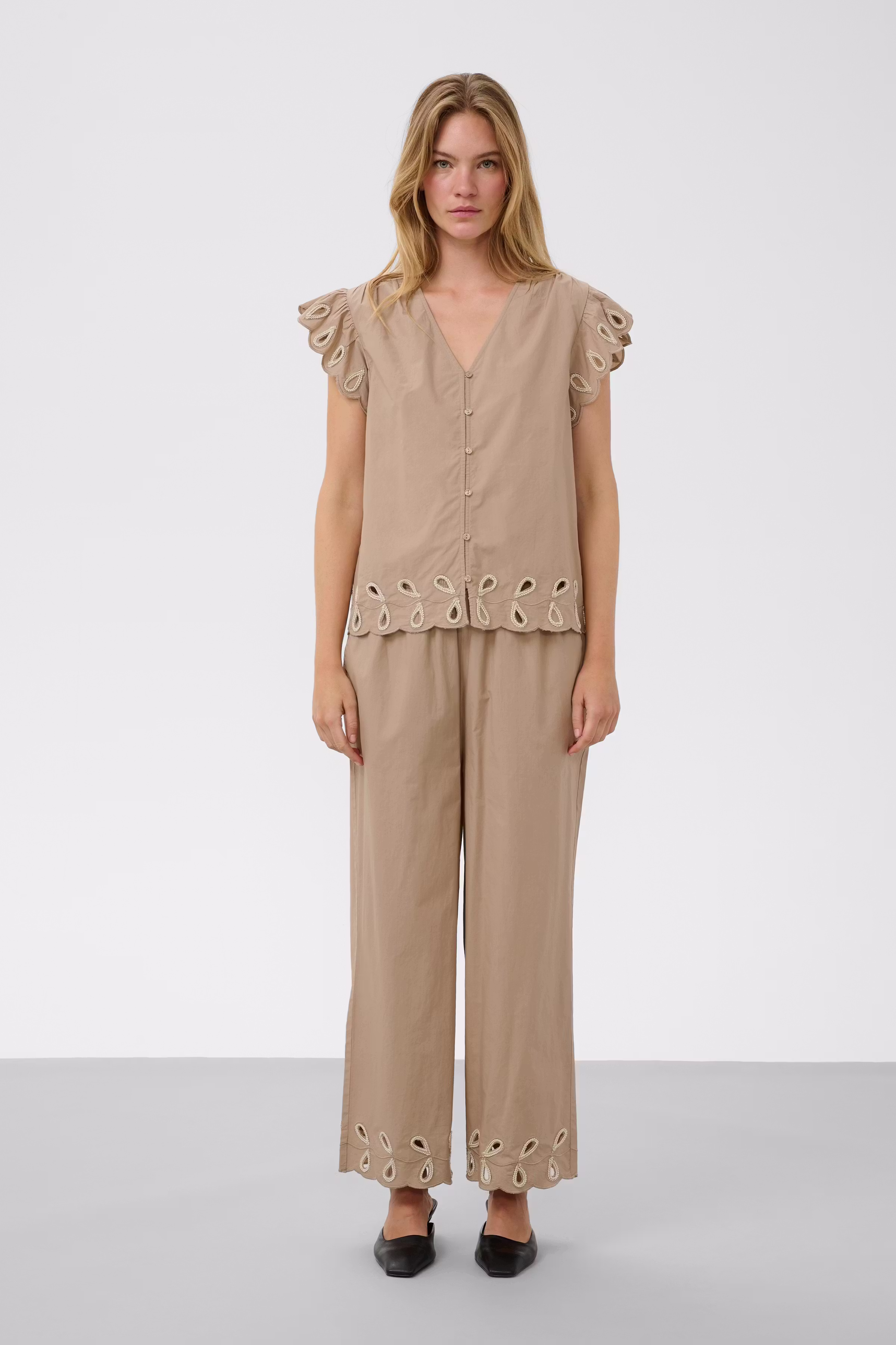 SLAmara Hose LOOKBOOK FRONT 30409330-171312
