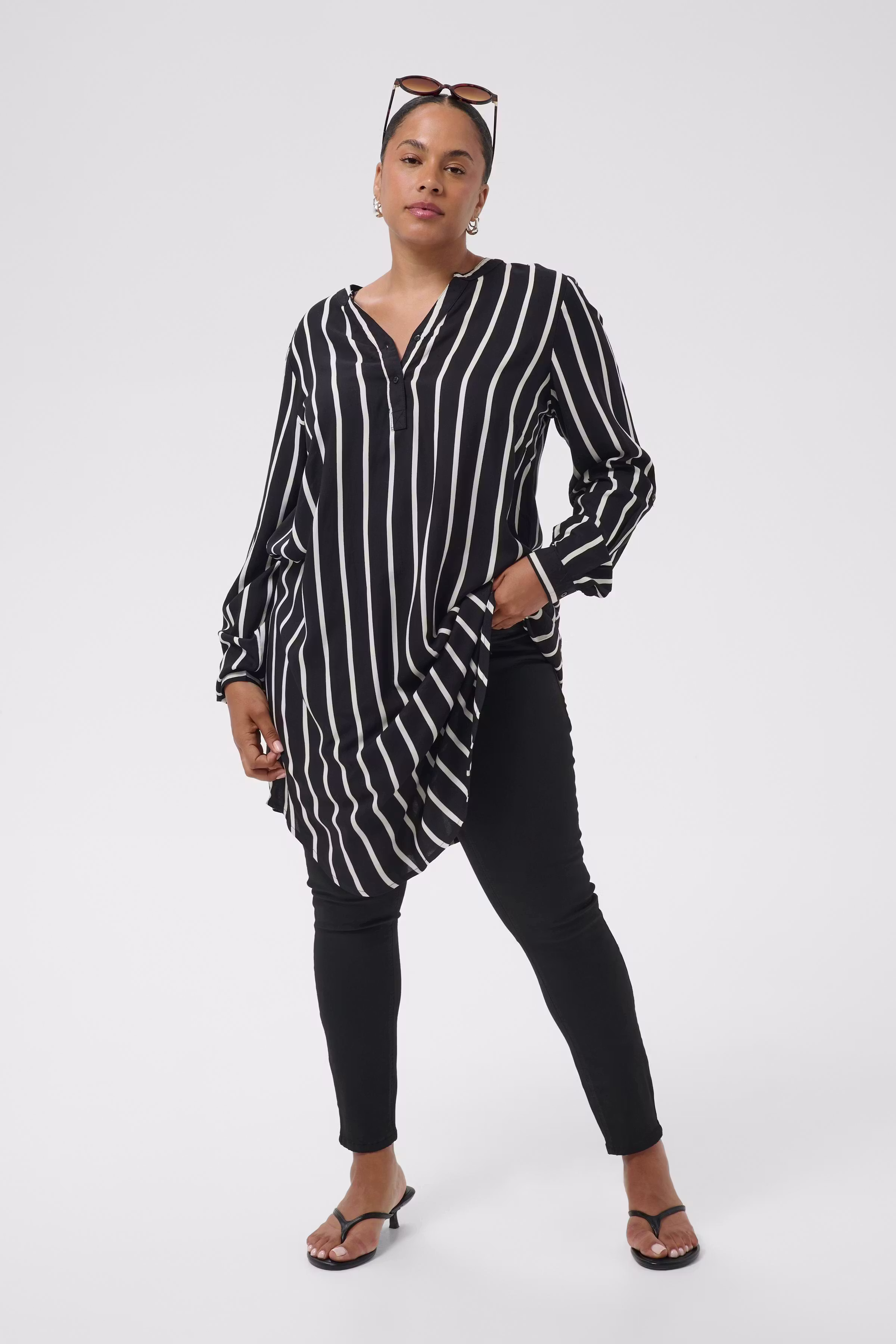 KCmilana Kjole LOOKBOOK FRONT 10580625-100596