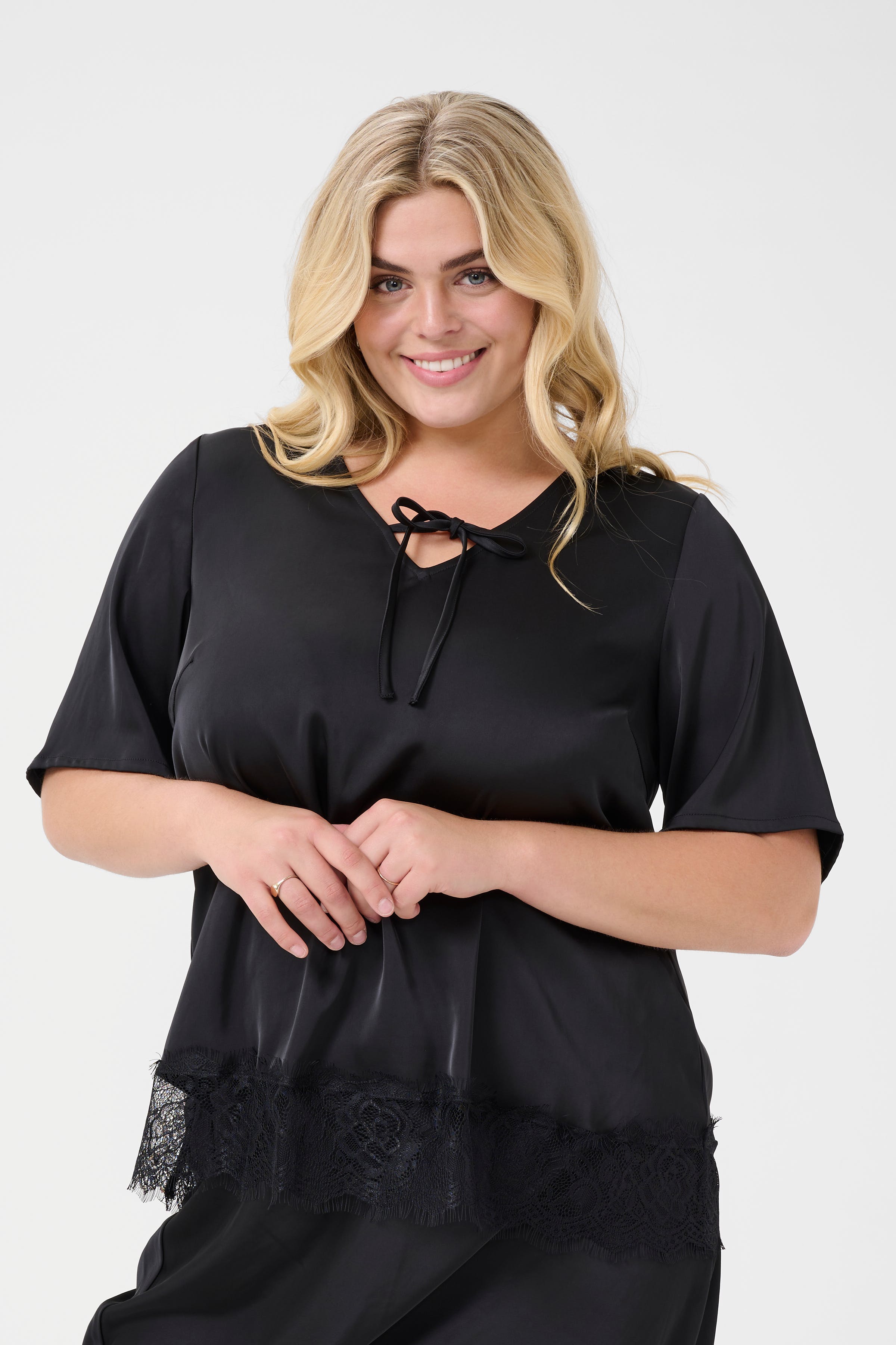 KChilla Blouse LOOKBOOK FRONT 10583479-100121