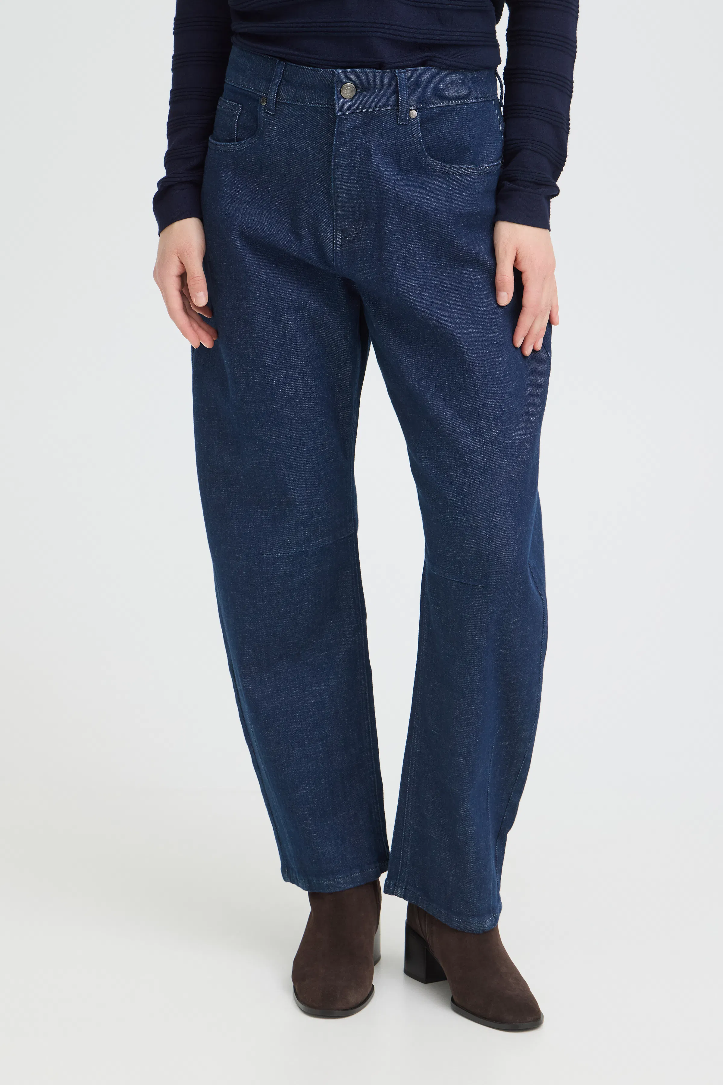 PZANNI HW JEANS BARREL LEG LOOKBOOK FRONT 50210210-202124