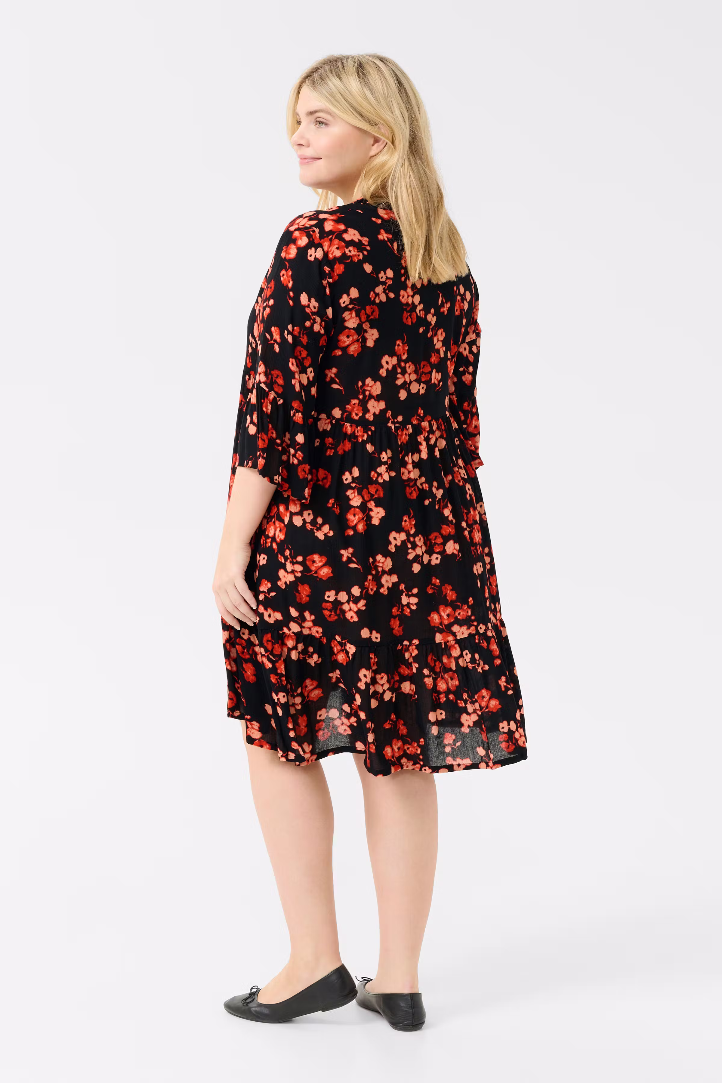 KCami Kjole LOOKBOOK BACK 10582029-107786