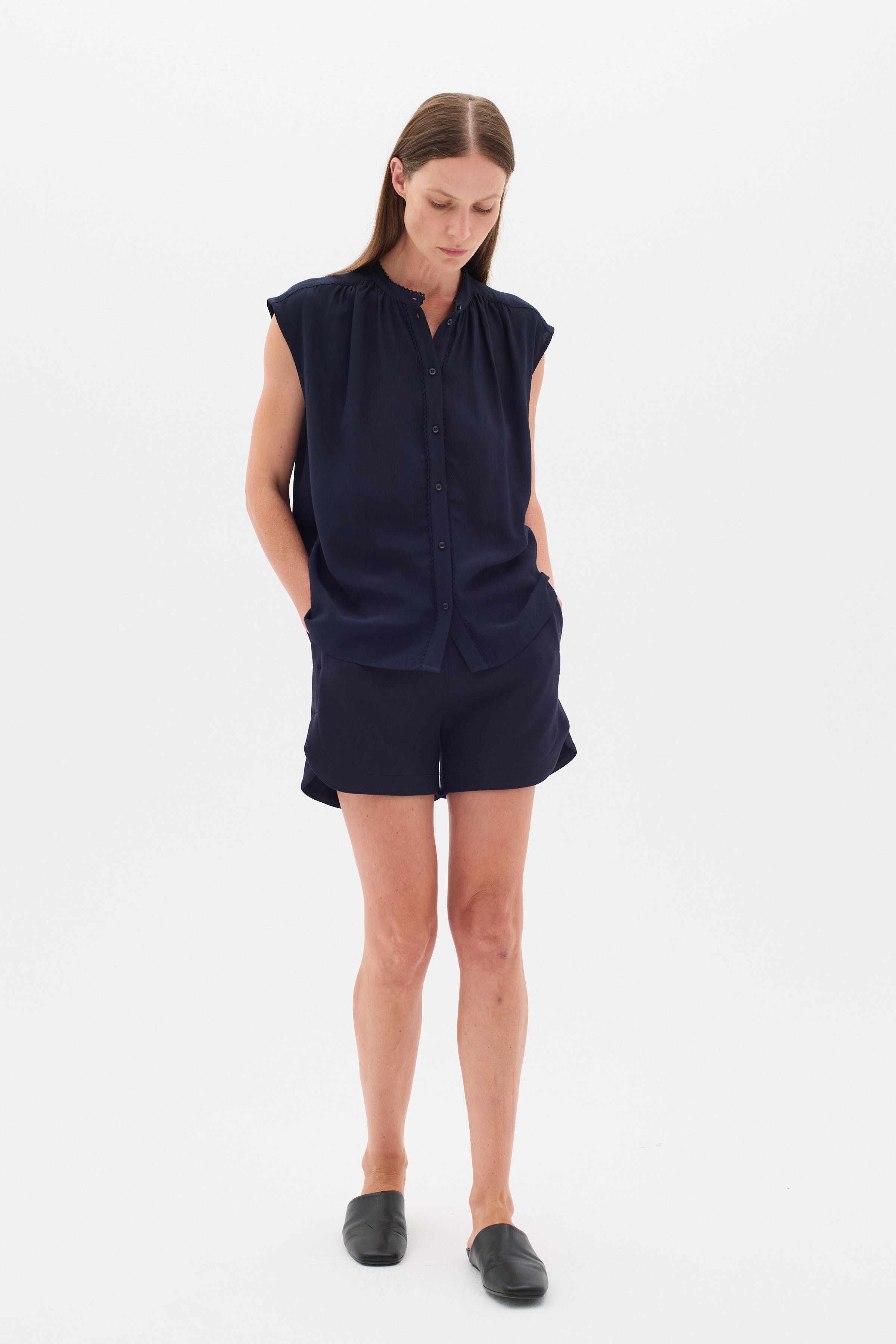 HenniehIW Shorts LOOKBOOK FRONT 30110370-300005