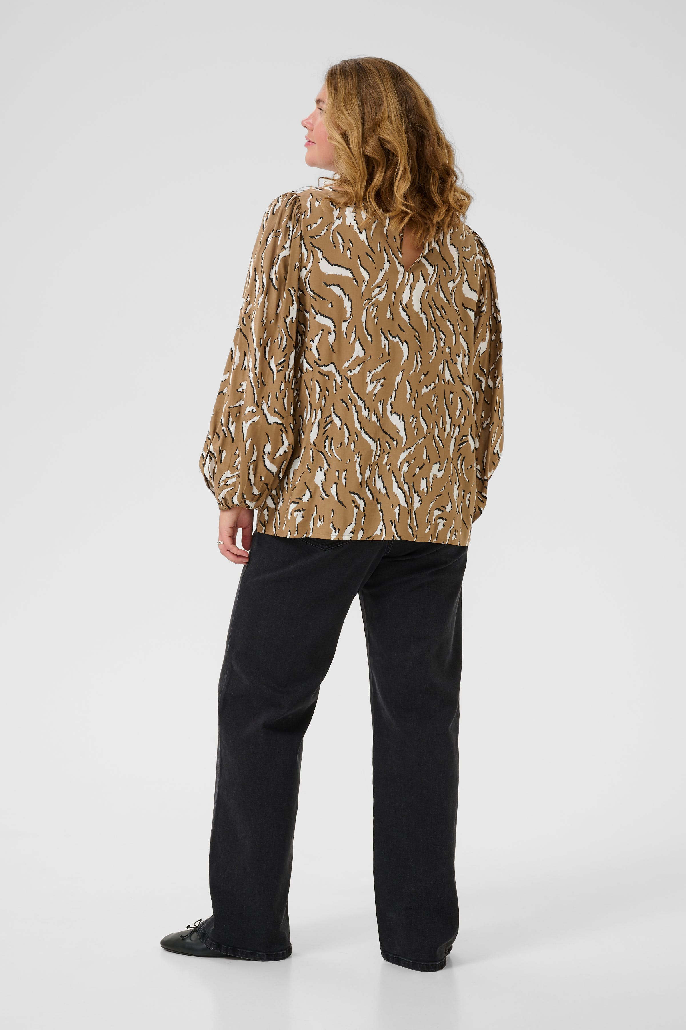 KCmilina Bluse LOOKBOOK FRONT 10583607-108184