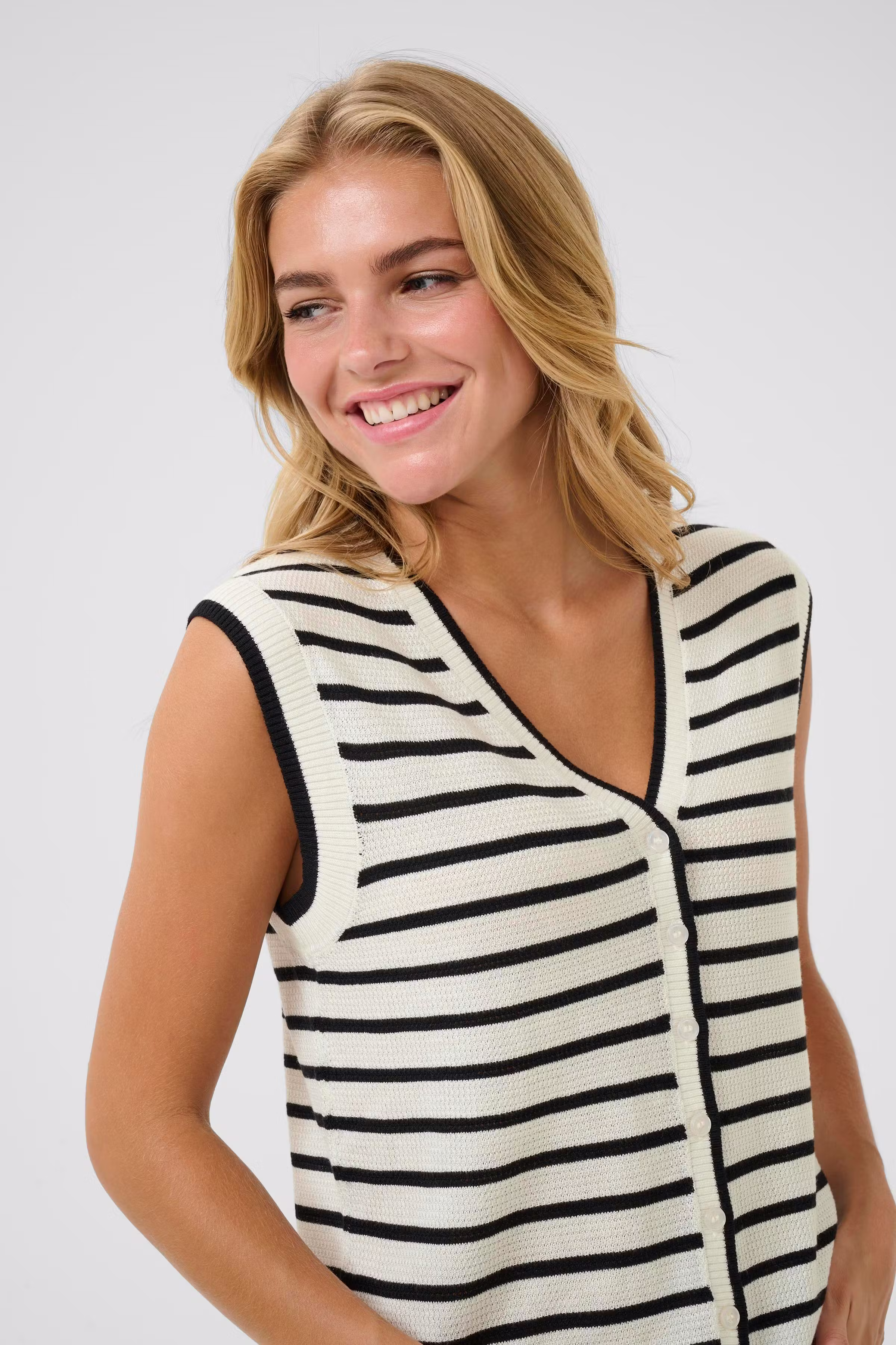 KAamalia Pullover LOOKBOOK DETAIL 10510219-107774