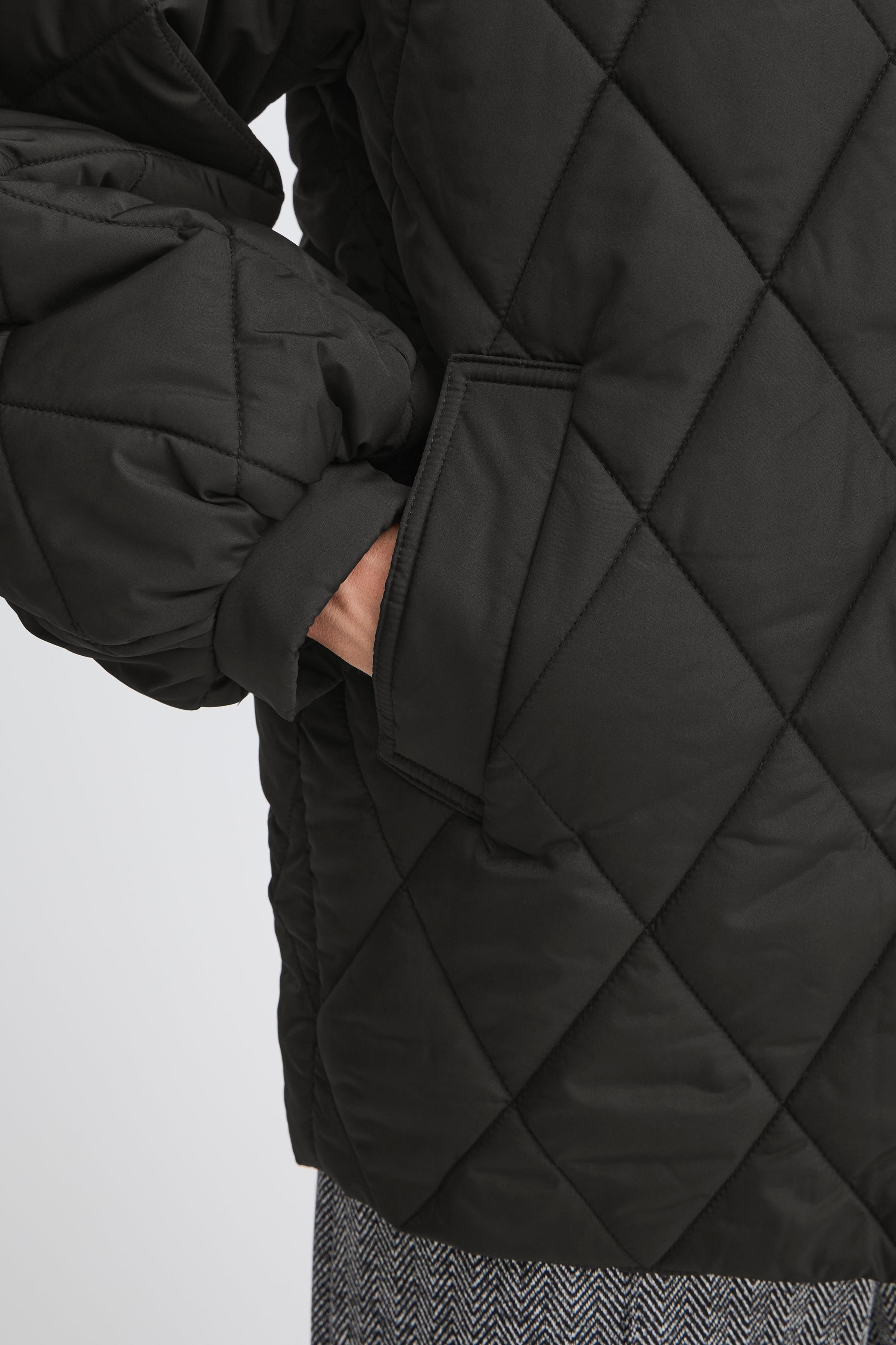 IHHANSA Oberbekleidung LOOKBOOK DETAIL 20118774-194008