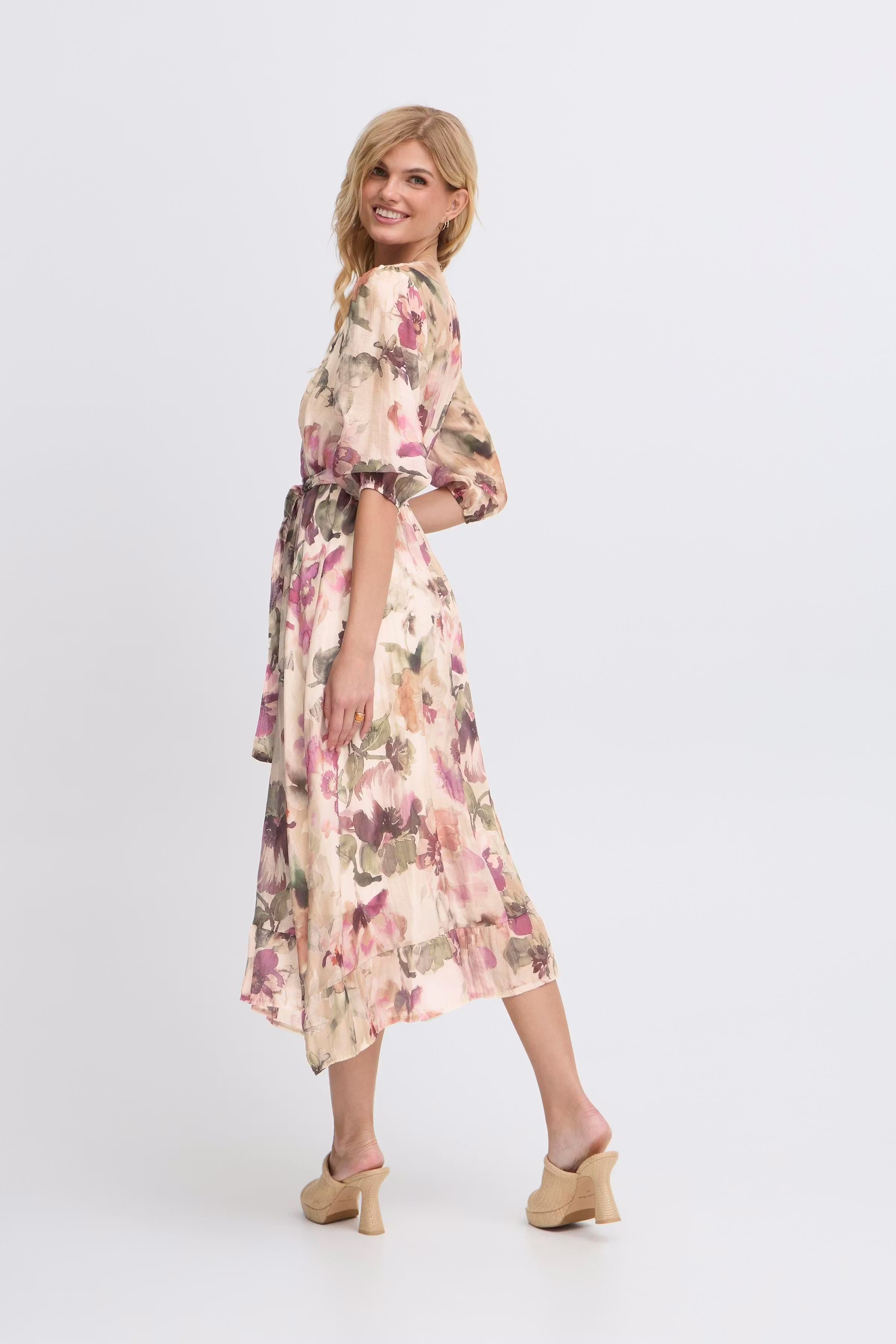 SBLEYIA Kjole LOOKBOOK BACK 22101017-140002