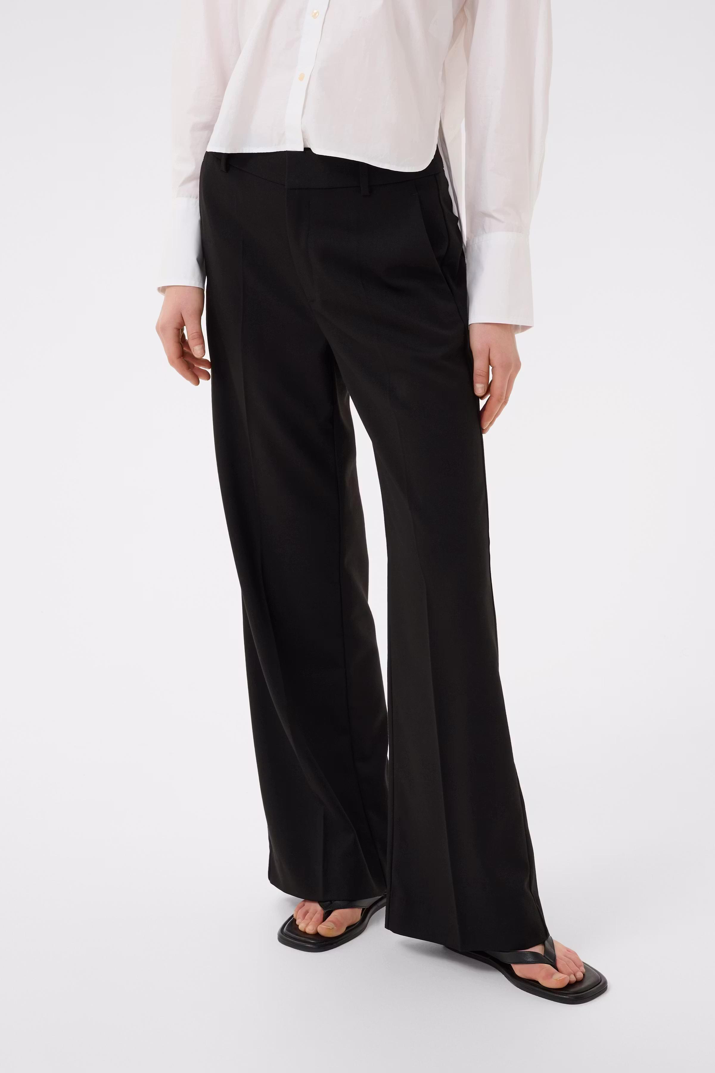 YuktaIW Bukser LOOKBOOK FRONT 30111129-194008