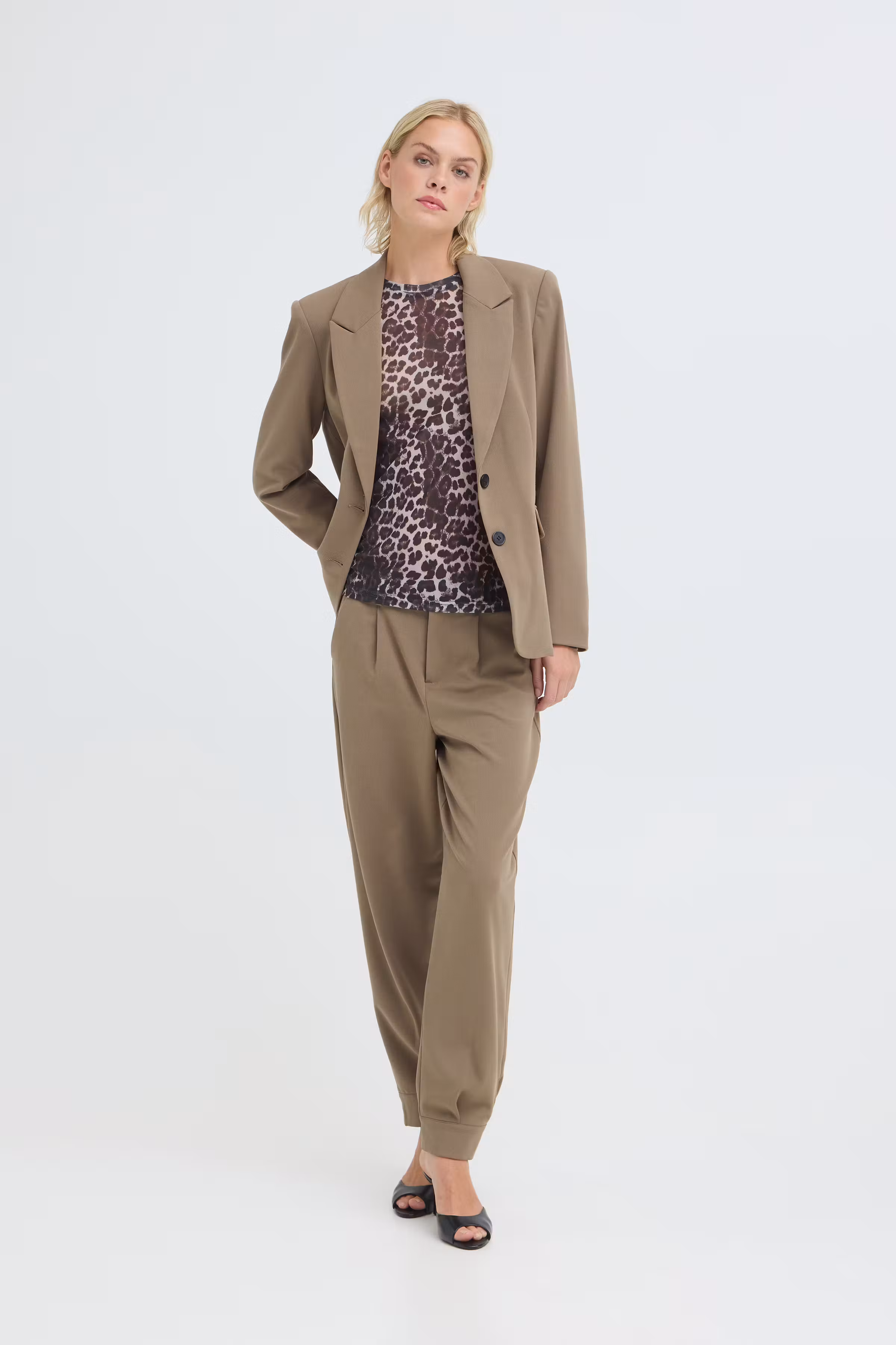 PZLEONORA Blazer LOOKBOOK FRONT 50211005-181112