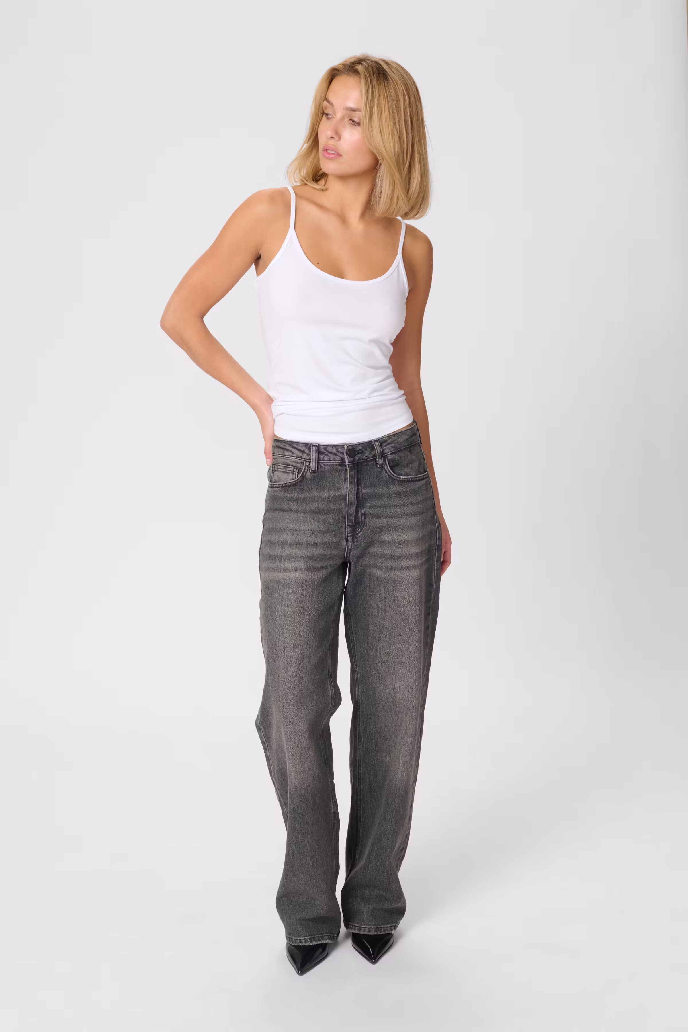 17 THE MODAL TOP LOOKBOOK FRONT 10703599-110601