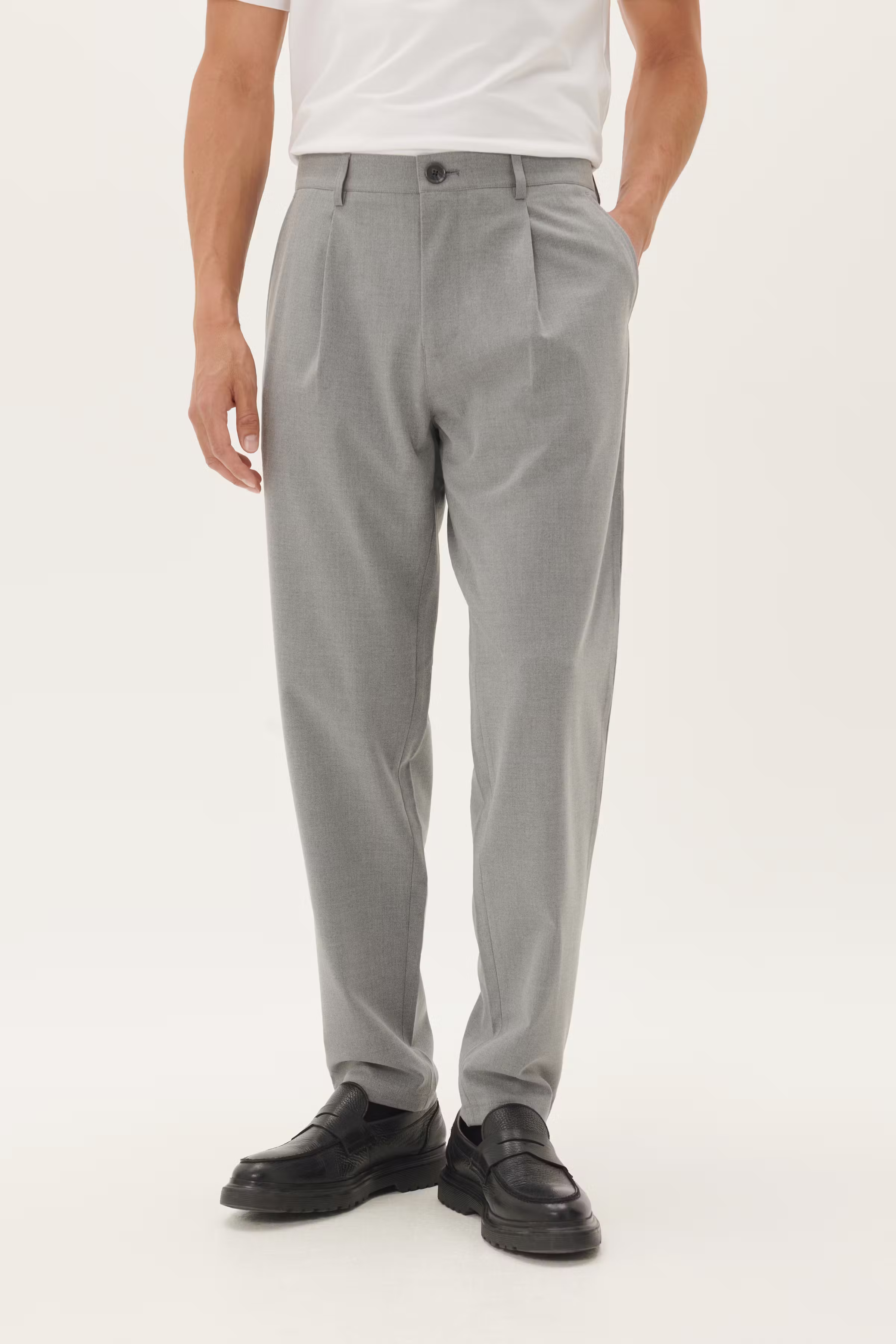 MAkian Bukser LOOKBOOK FRONT 30207631-180000