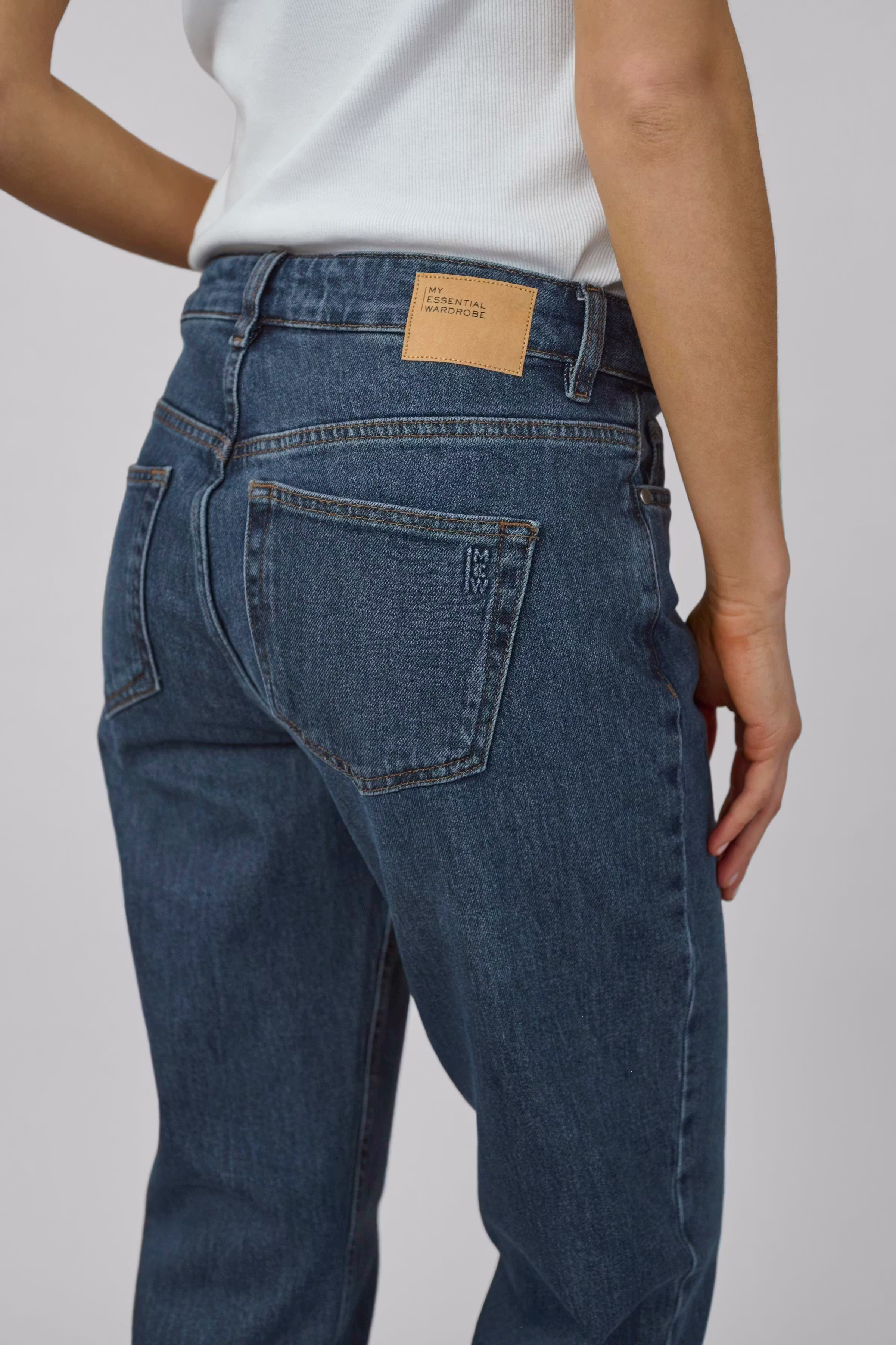 04 THE MOMMY HIGH TAPERED LOOKBOOK DETAIL 10704537-100062