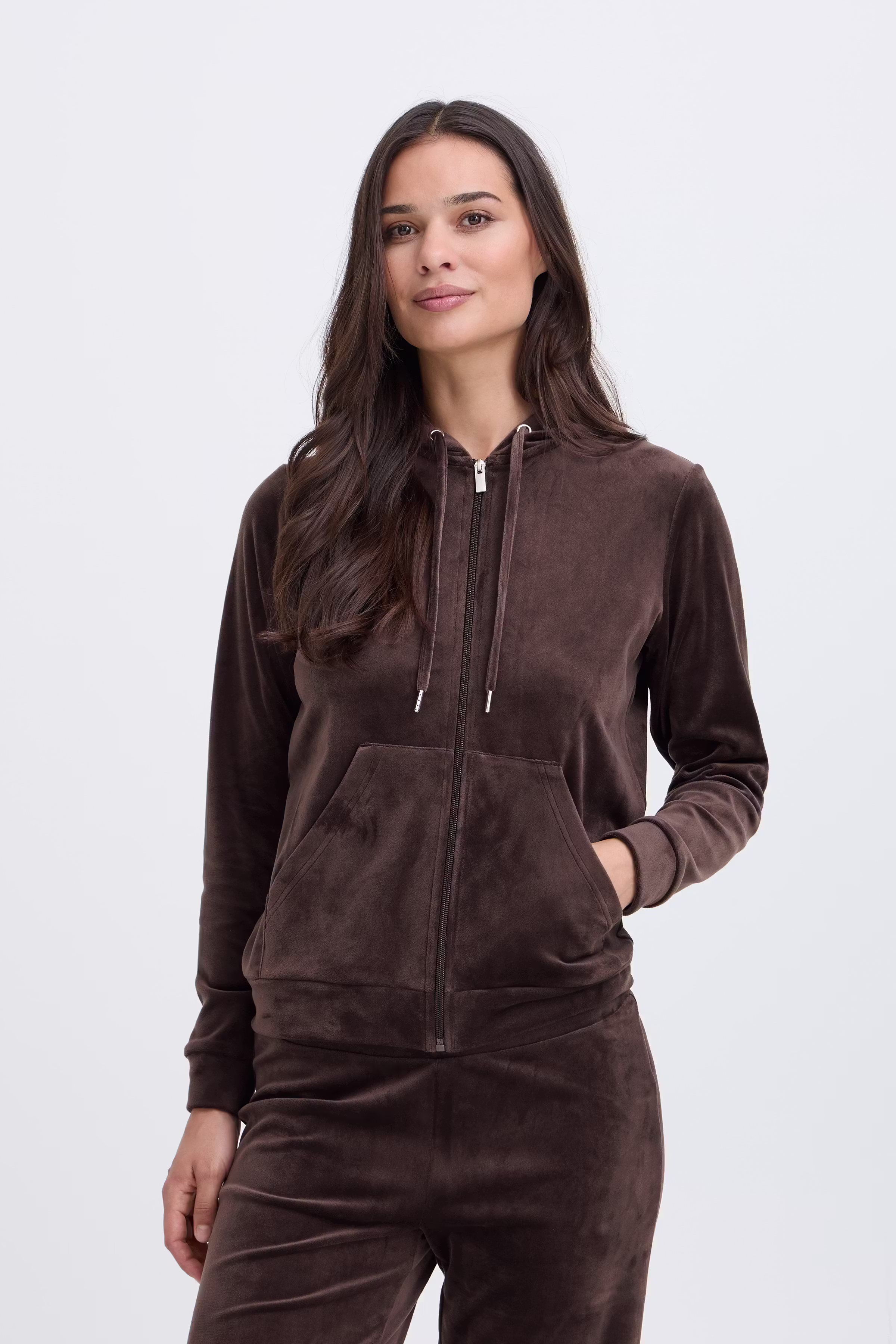 BYSTILLA Veloursett LOOKBOOK FRONT 20816019-191016