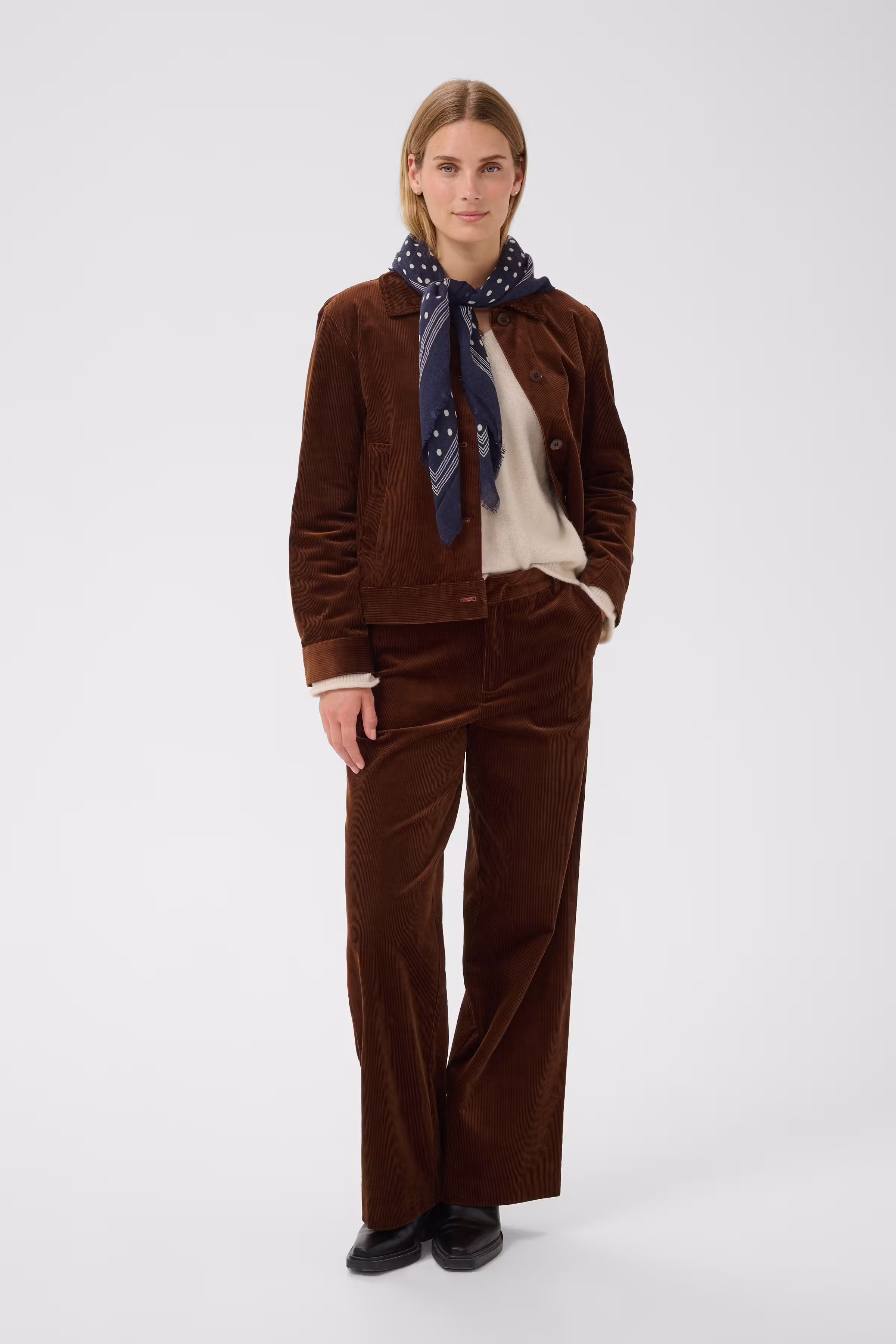 CelestaPW Sjaal LOOKBOOK FRONT 30310875-305642