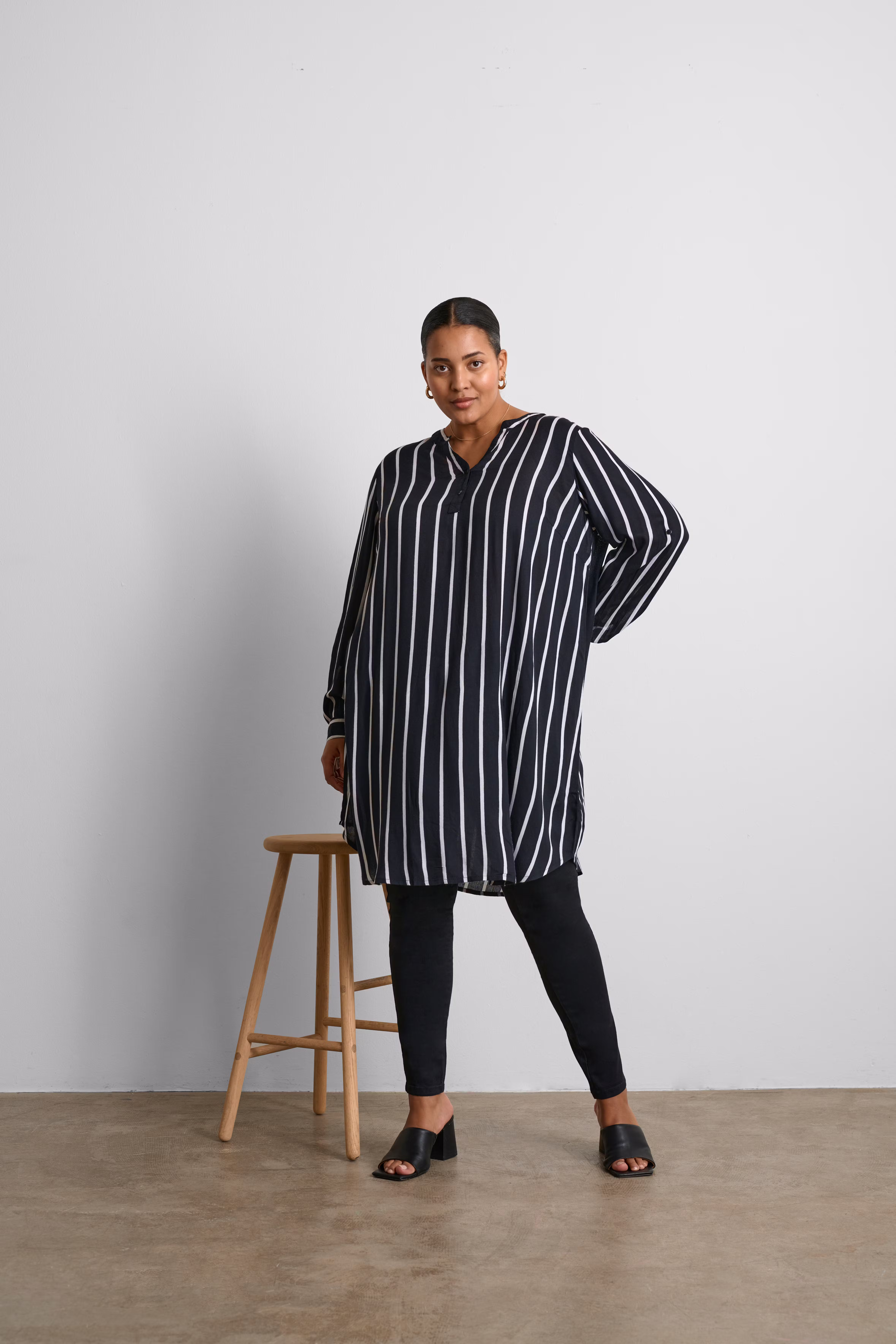 KCmilana Kleid LOCATION NONE 10580625-100596