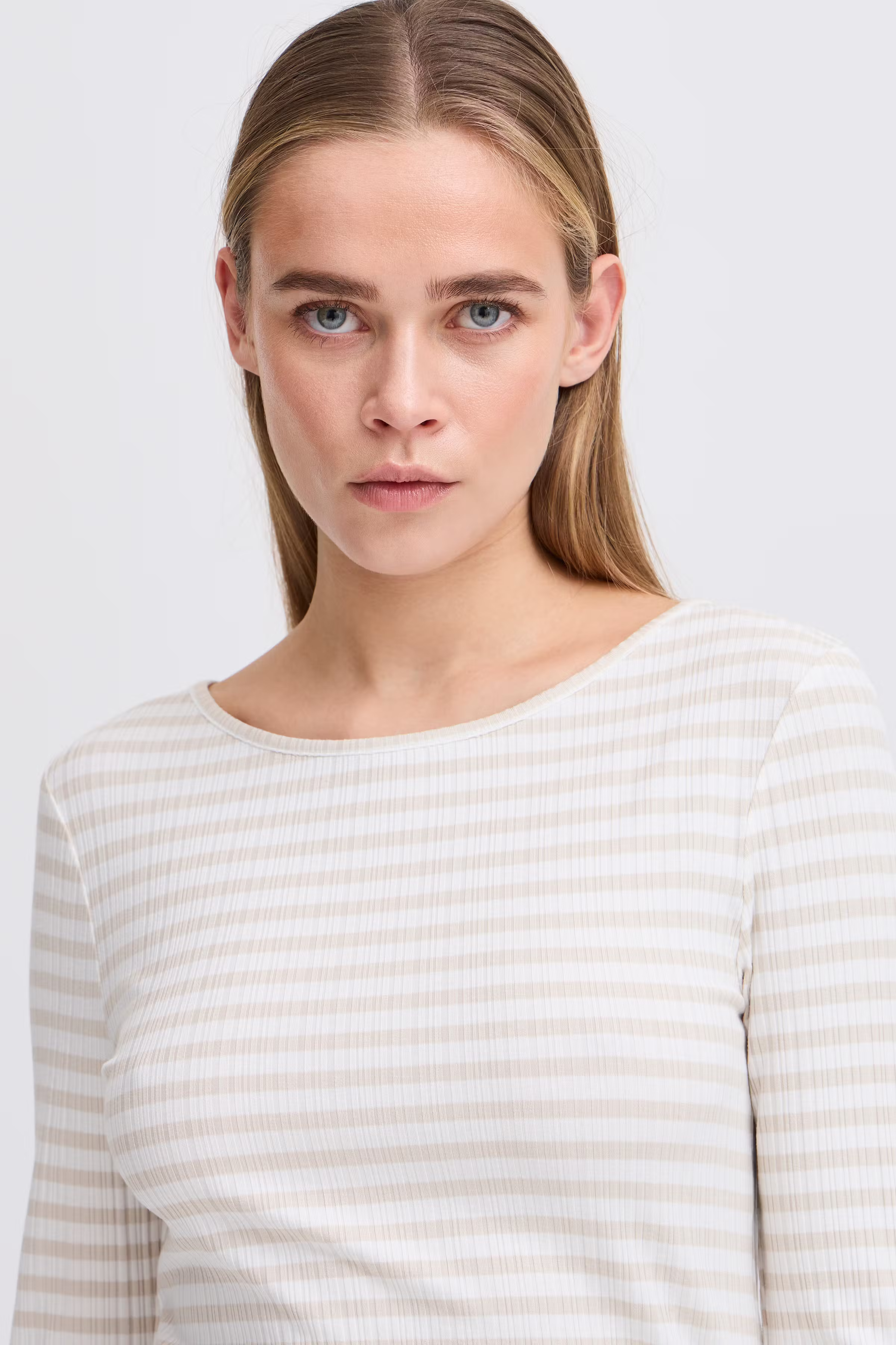 IHCELLA Langermet T-shirt LOOKBOOK DETAIL 20122819-130401