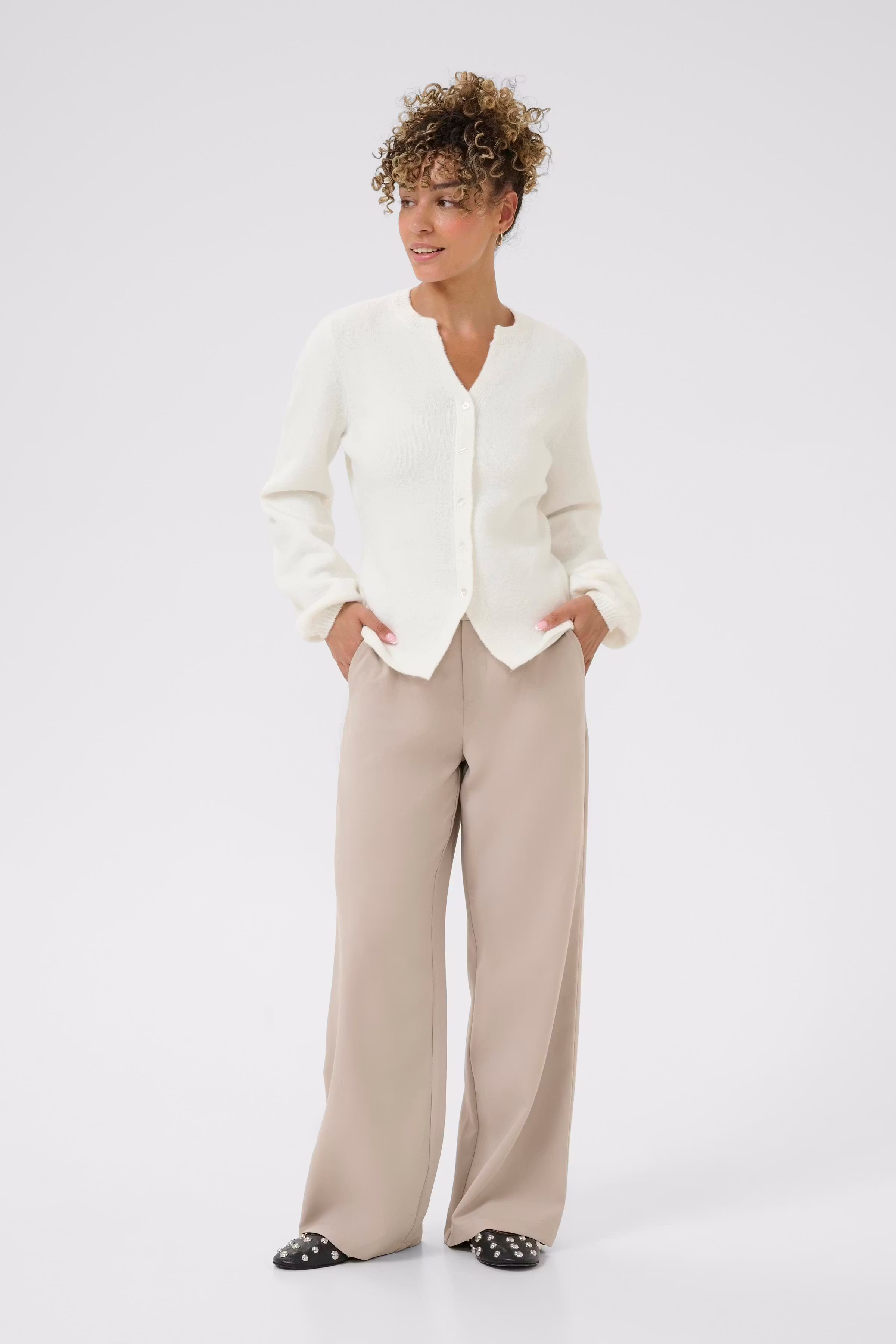 CRBelle Pullover LOOKBOOK FRONT 10614445-110701