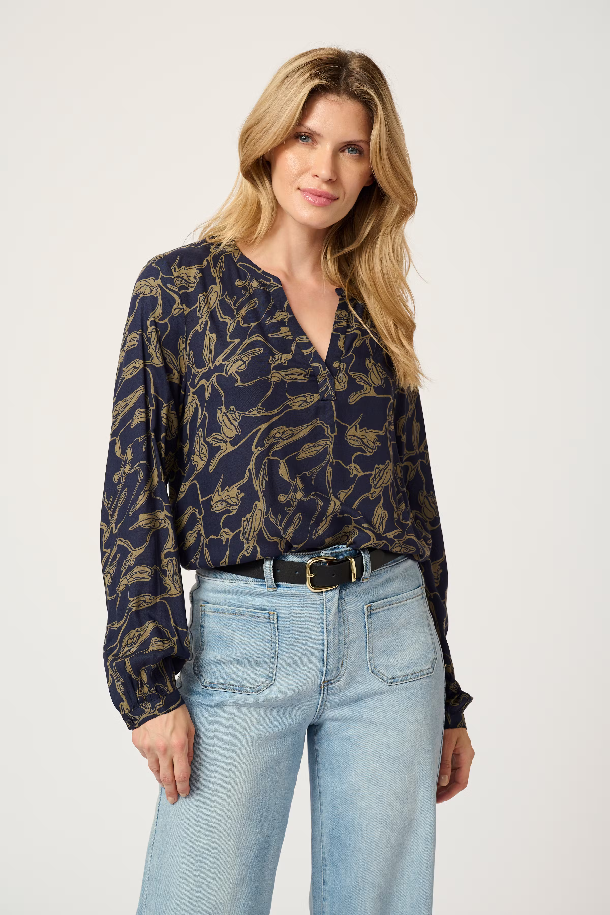 KAelse Bluse LOOKBOOK FRONT 10508677-105688