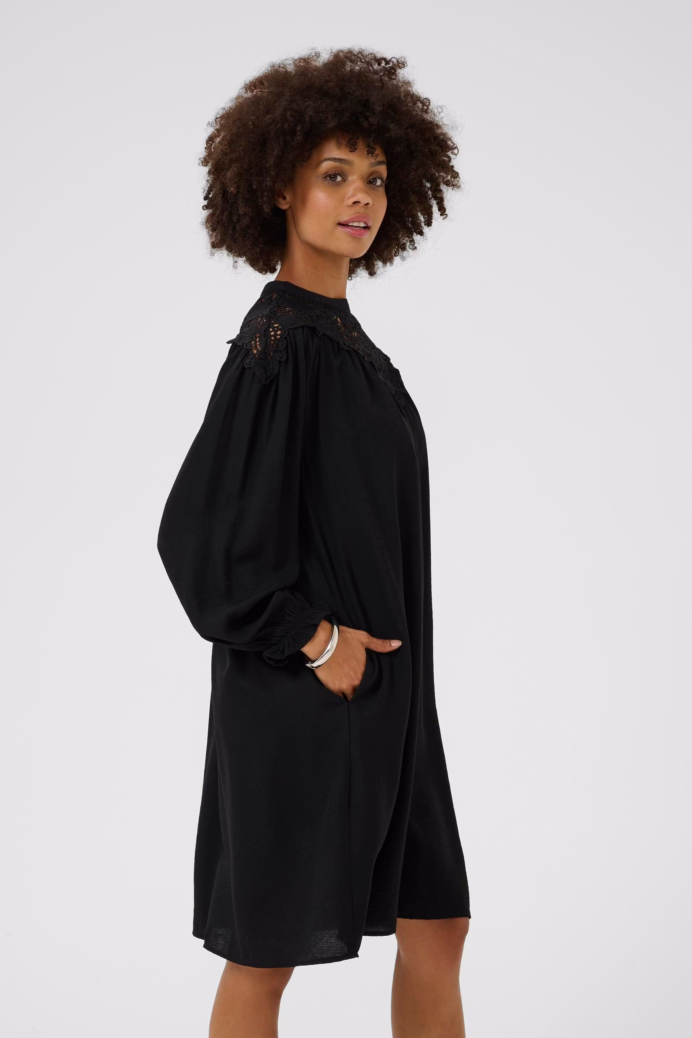 CUurta Kleid LOOKBOOK FRONT 50112469-500012