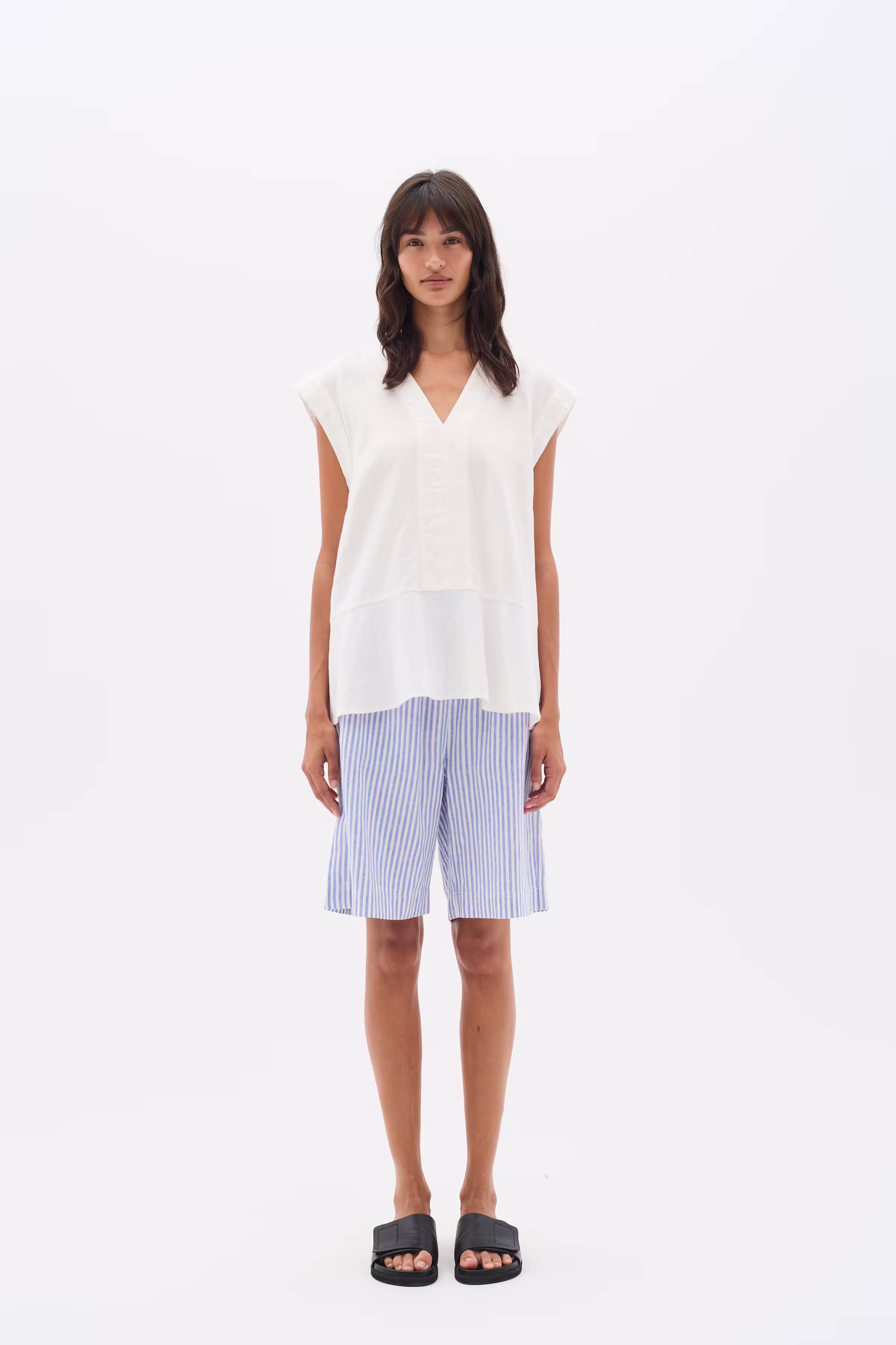 RimoneIW Linen Shorts LOOKBOOK FRONT 30110363-300012