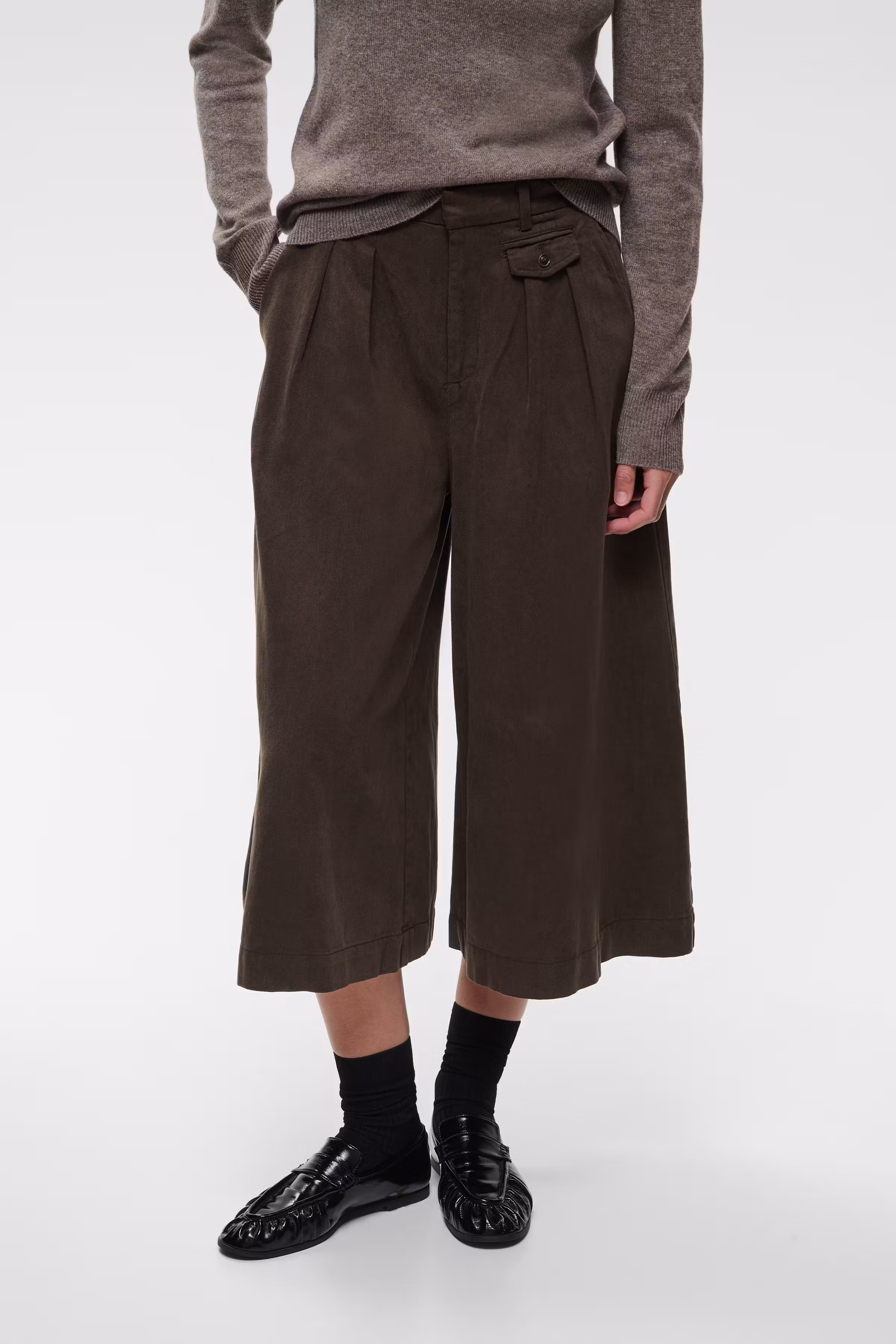 HESSIW Hose LOOKBOOK FRONT 30112800-191109