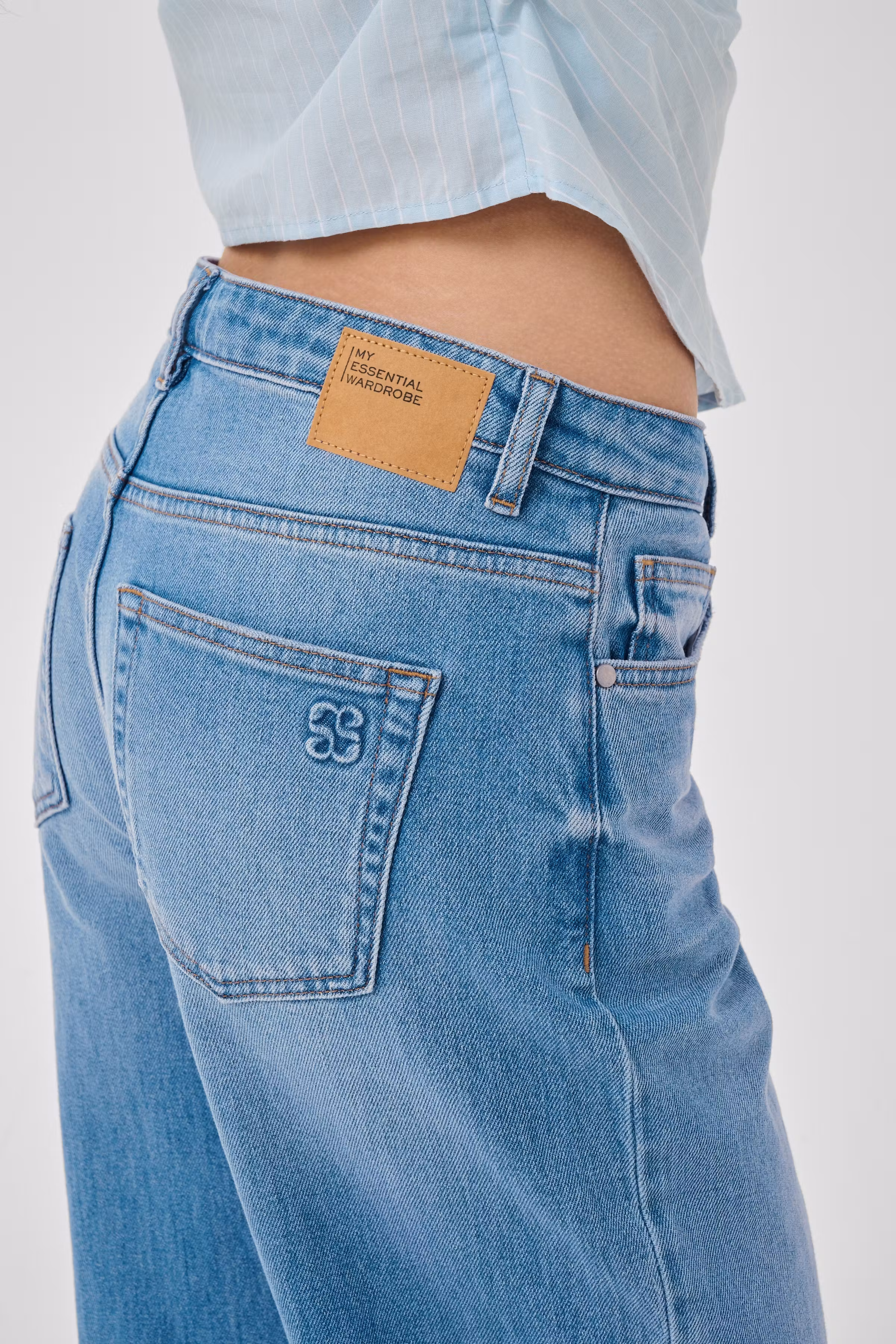 05 THE LOUIS HIGH WIDE JEANS LOOKBOOK DETAIL 10704222-100047